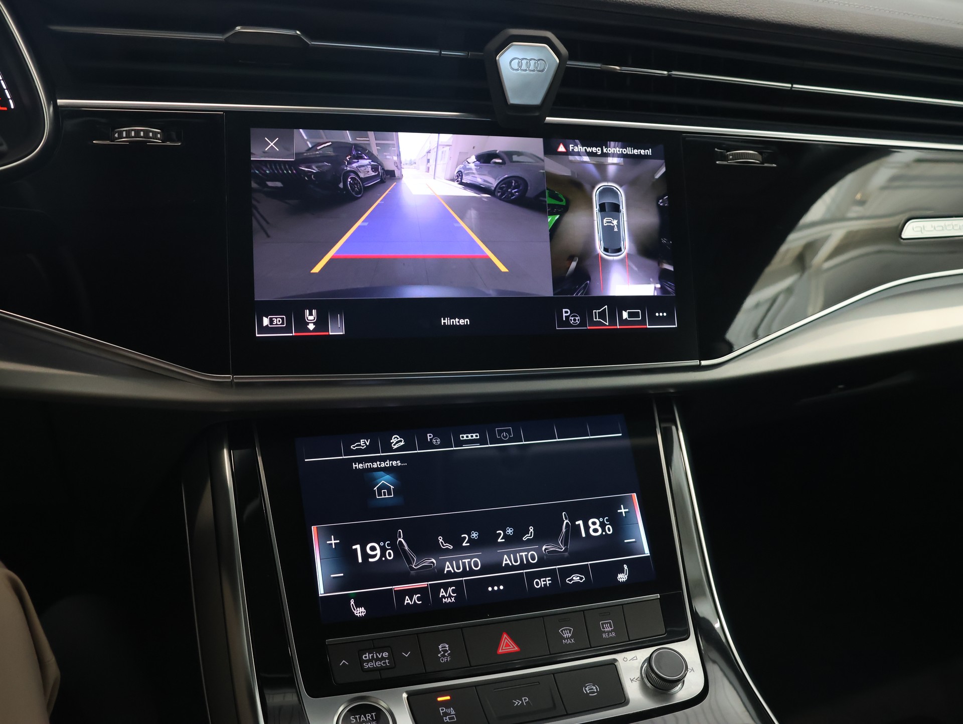AUDI Q8 55 TFSI e quattro PHEV tiptronic *DAYTONAGRAU-PERLEFFEKT*-image-13