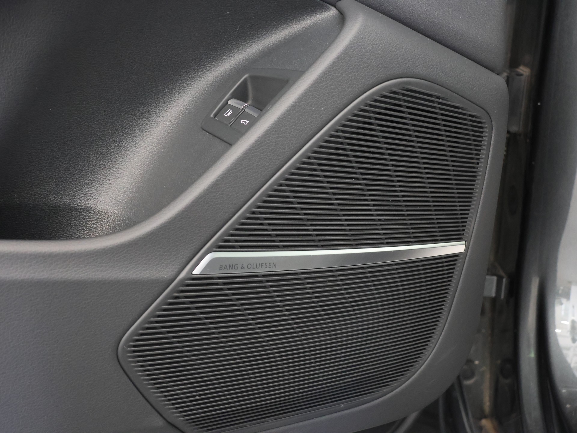 AUDI Q8 55 TFSI e quattro PHEV tiptronic *DAYTONAGRAU-PERLEFFEKT*-image-11