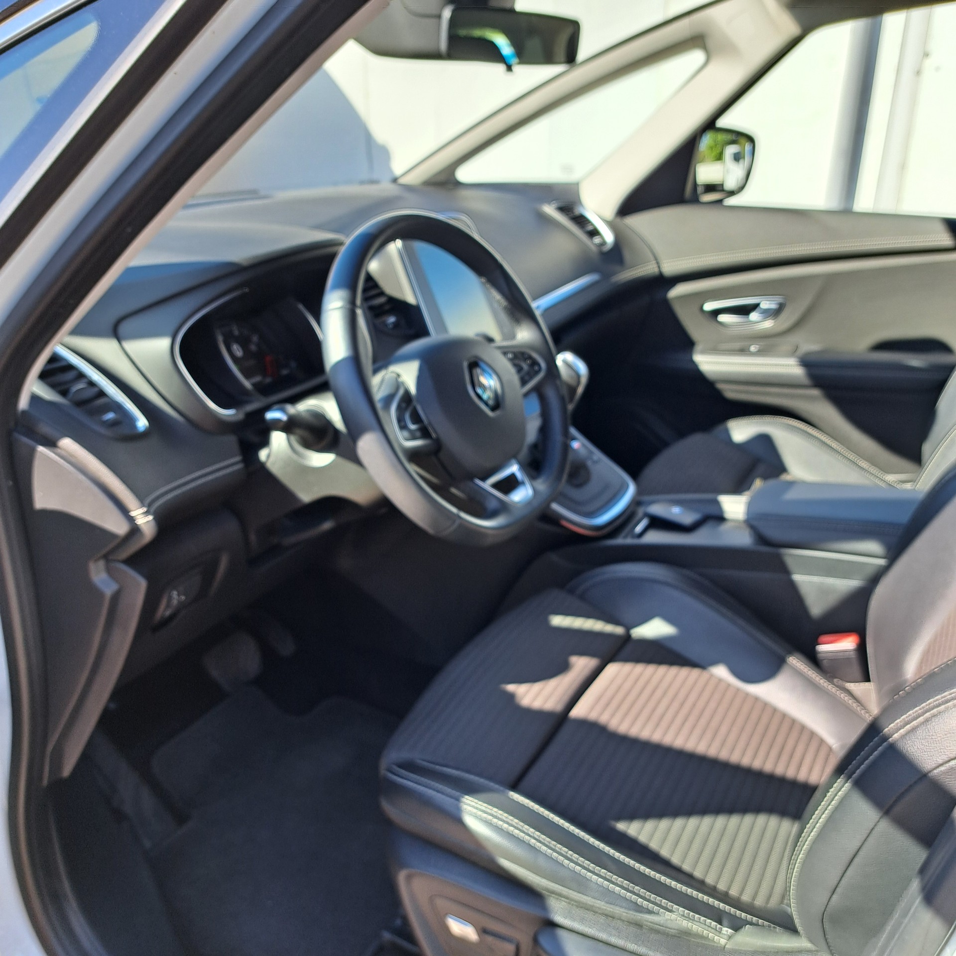 RENAULT Grand Scénic 1.3 16V Turbo Initiale Paris EDC-image-4