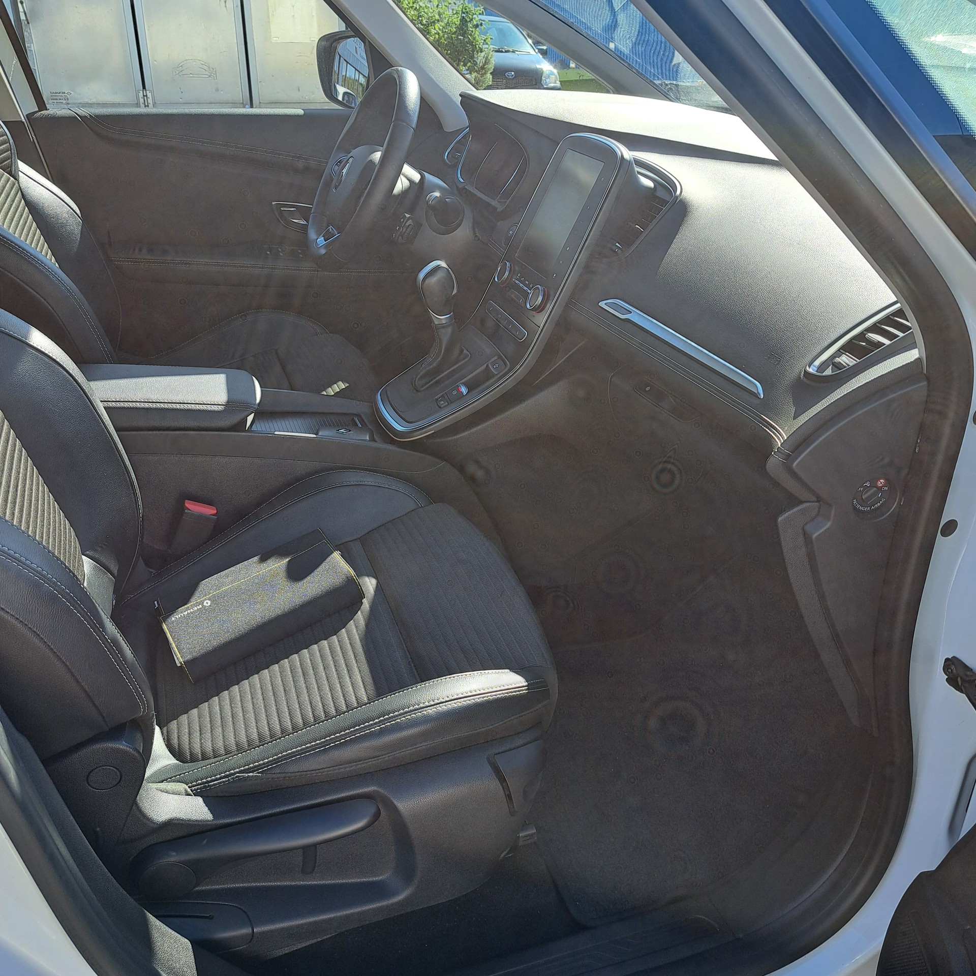 RENAULT Grand Scénic 1.3 16V Turbo Initiale Paris EDC-image-9