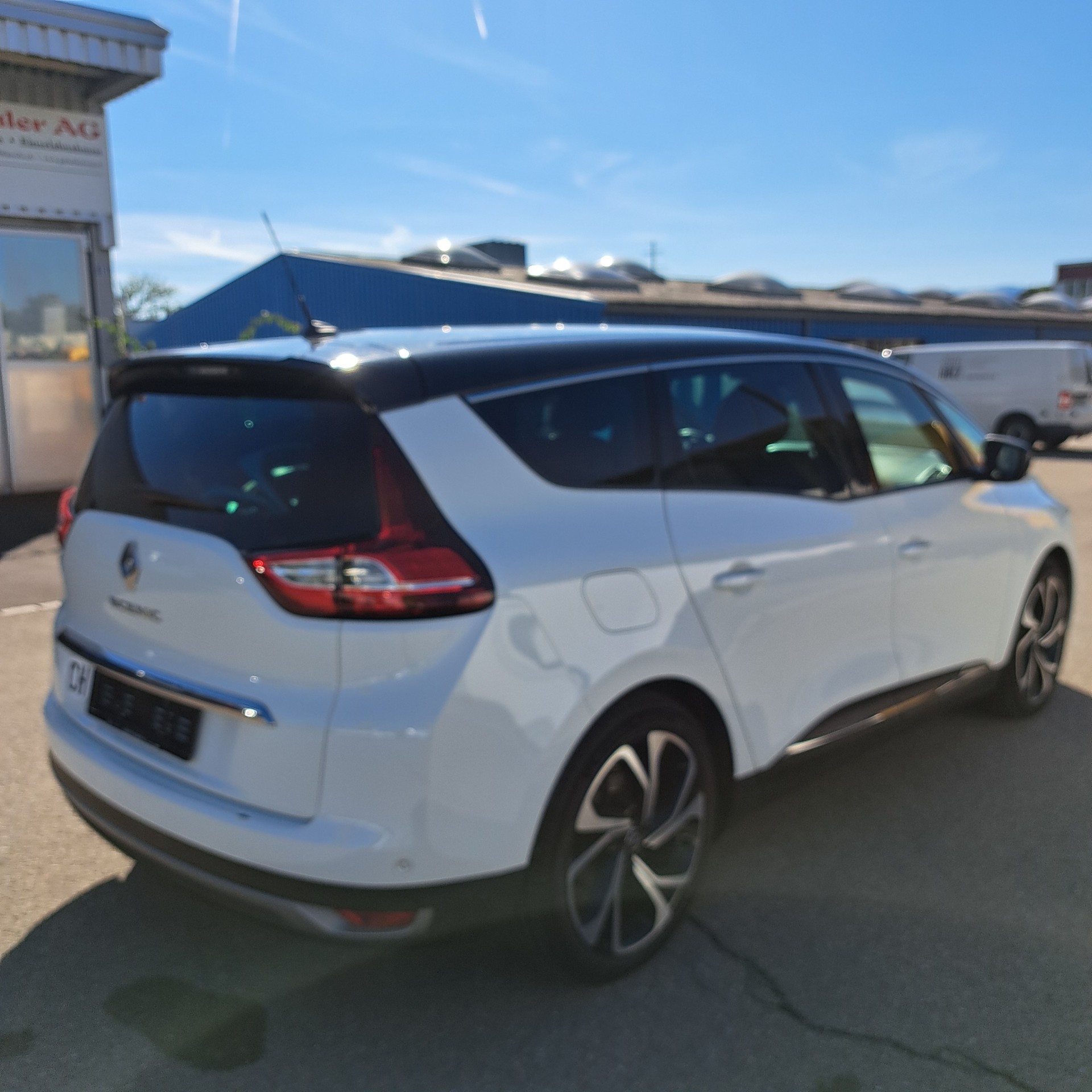 RENAULT Grand Scénic 1.3 16V Turbo Initiale Paris EDC-image-2