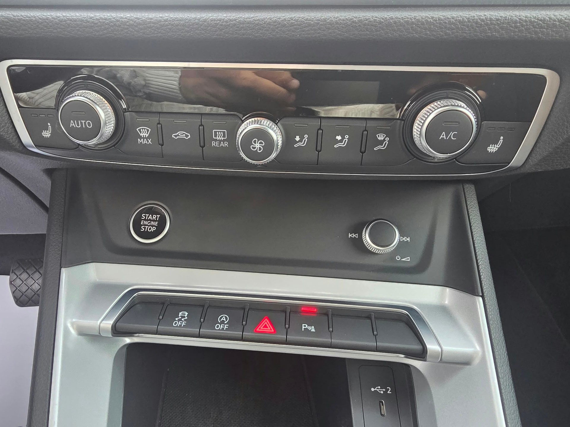 AUDI Q3 35 TDI advanced quattro S-tronic-image-24