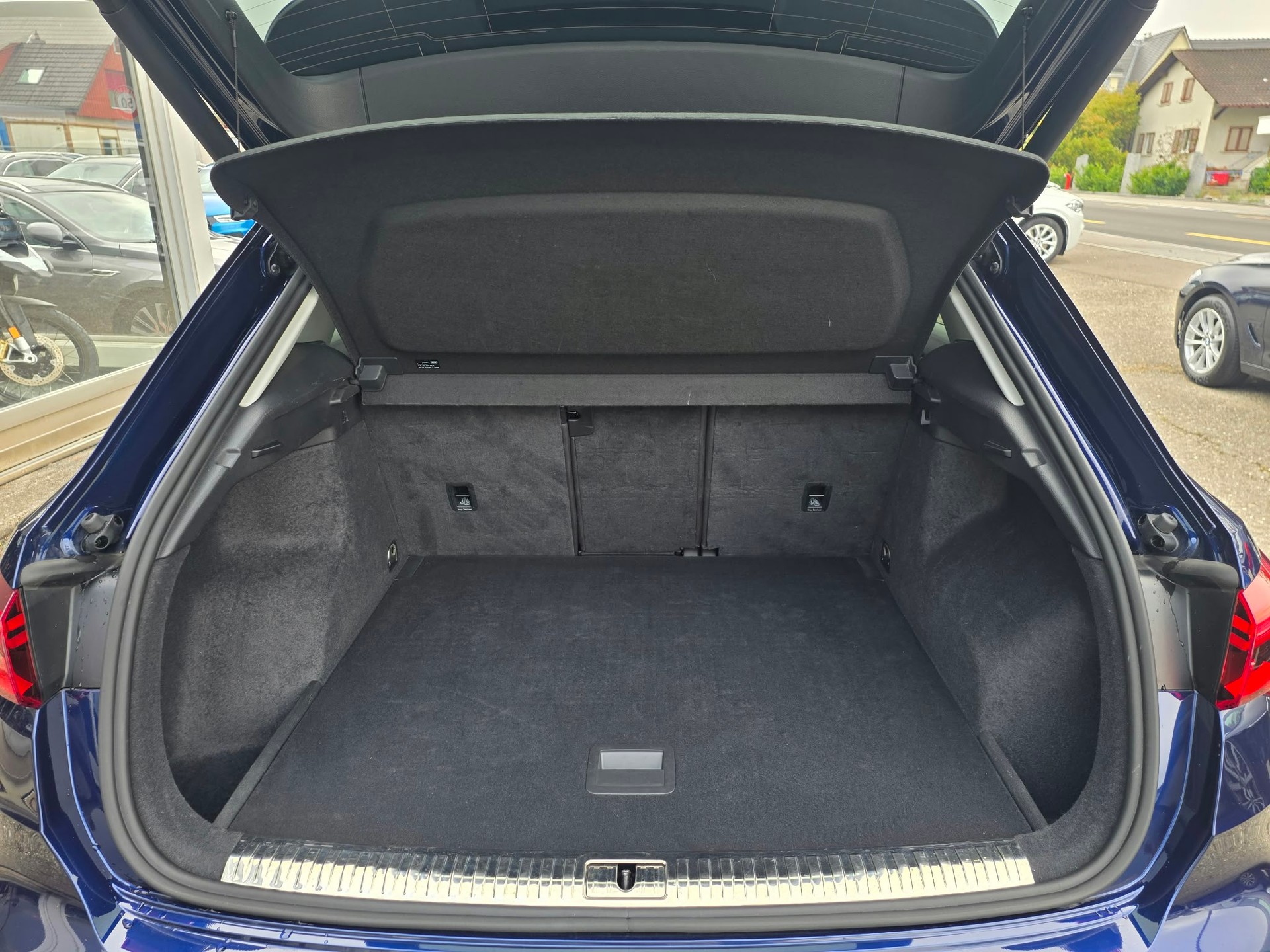AUDI Q3 35 TDI advanced quattro S-tronic-image-15