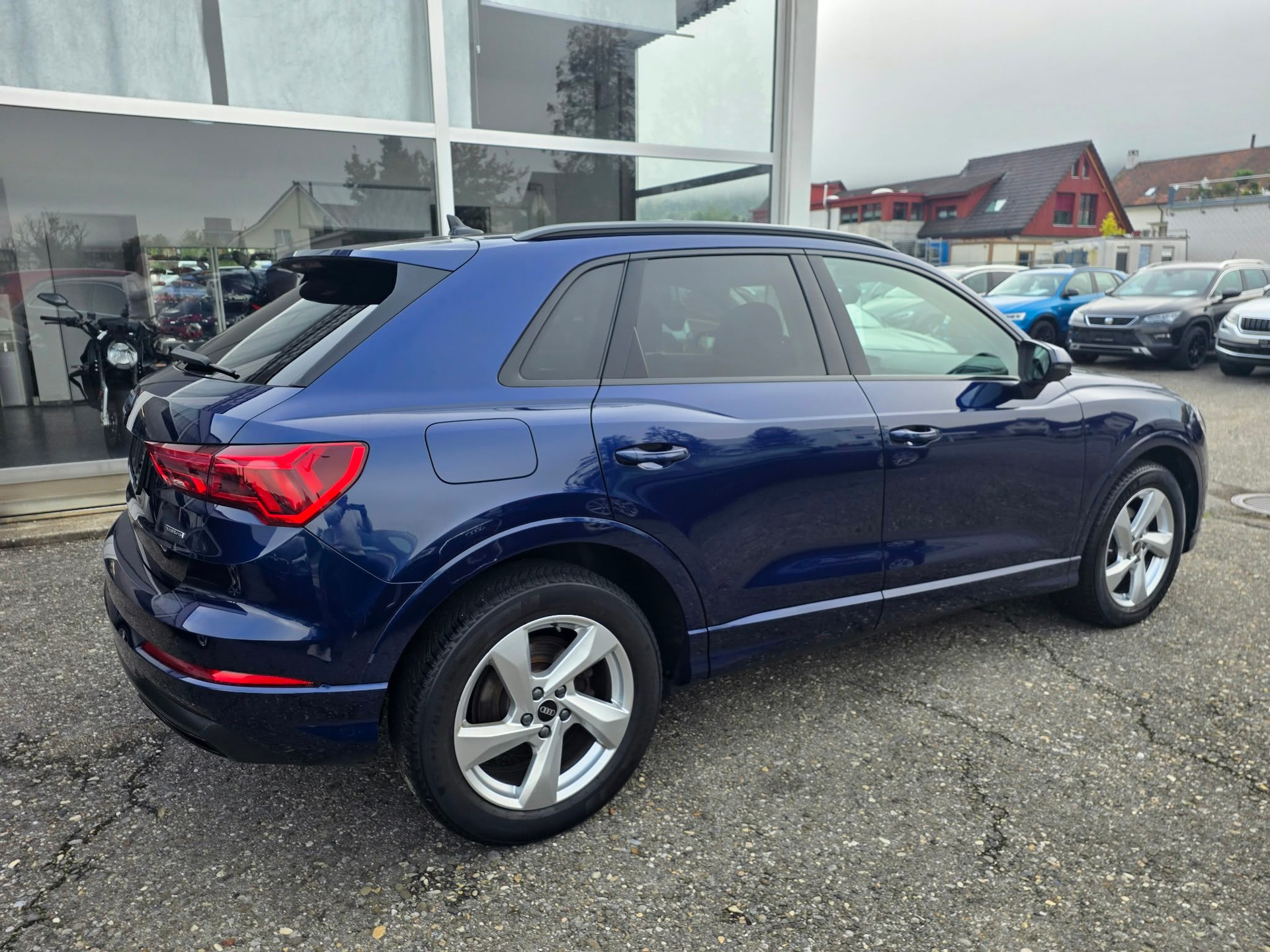 AUDI Q3 35 TDI advanced quattro S-tronic-image-9