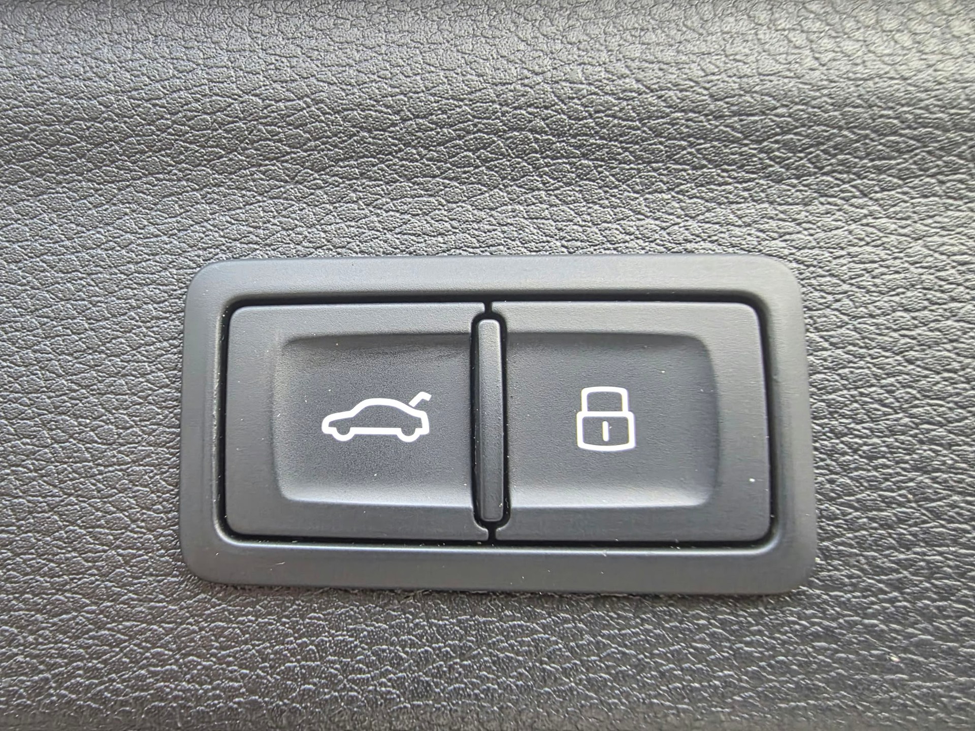 AUDI Q3 35 TDI advanced quattro S-tronic-image-17