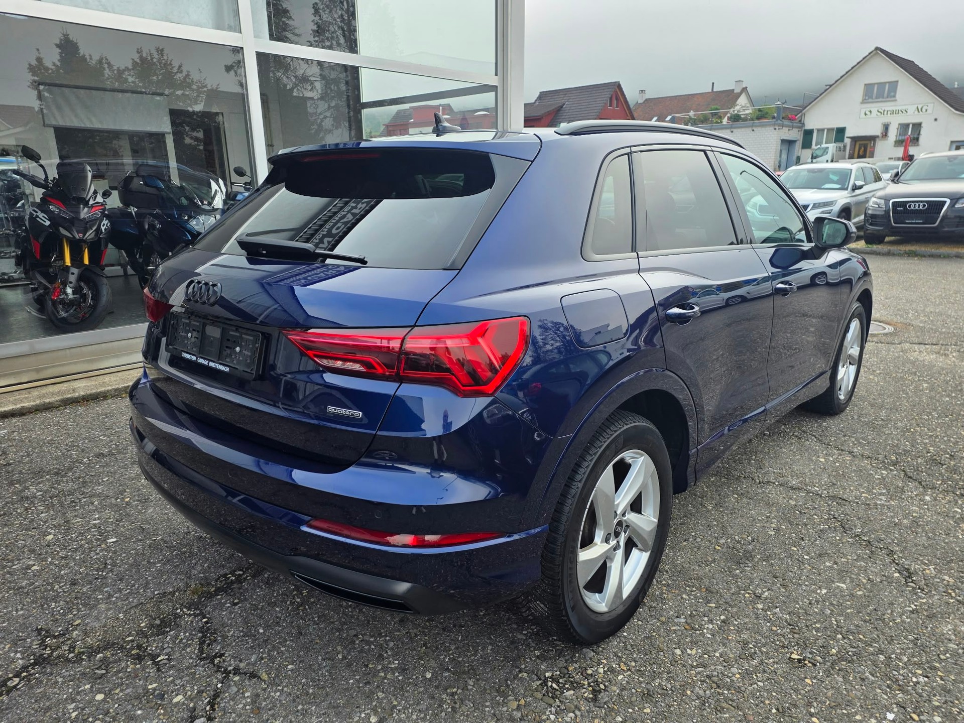 AUDI Q3 35 TDI advanced quattro S-tronic-image-8