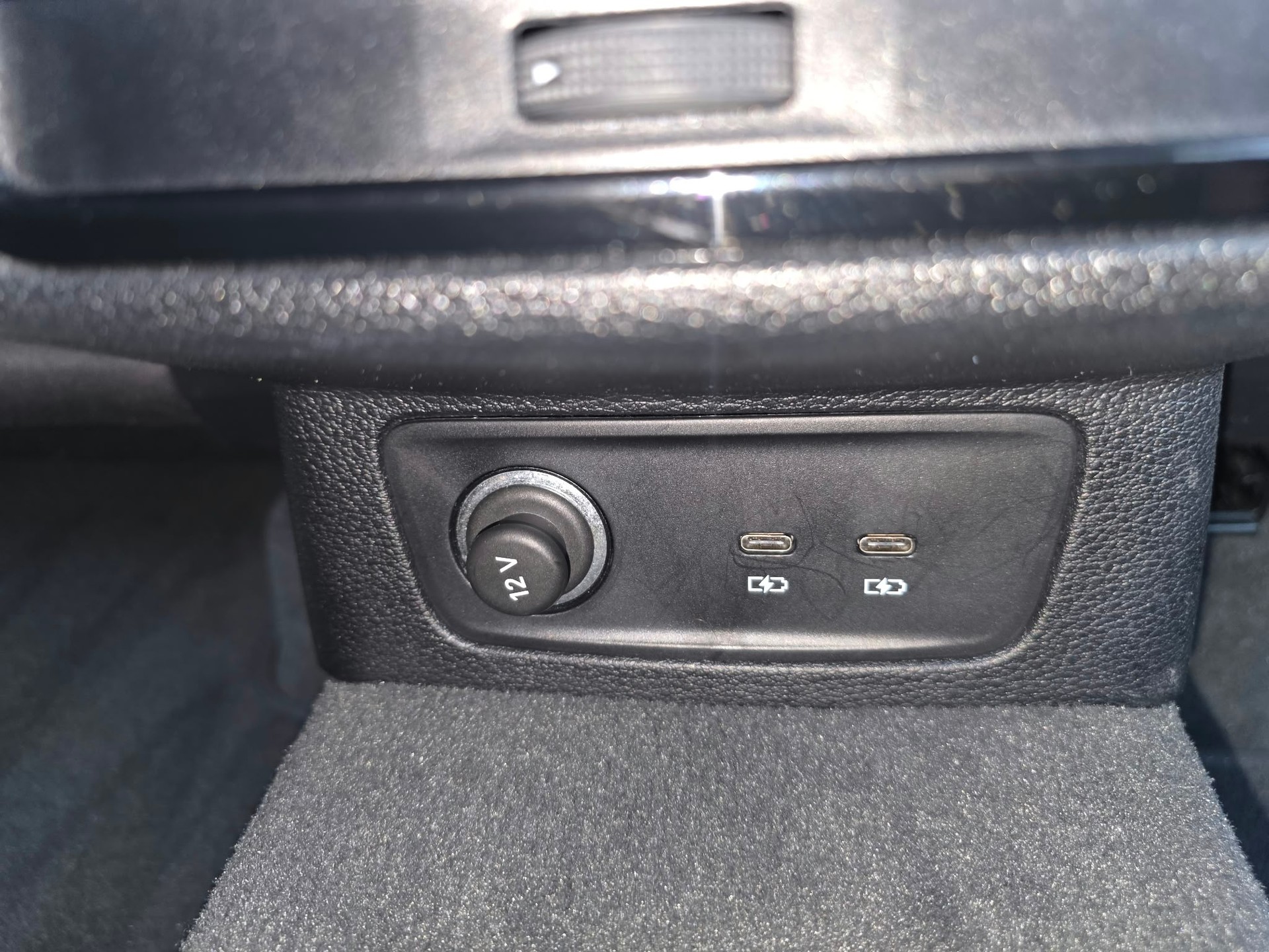 AUDI Q3 35 TDI advanced quattro S-tronic-image-26