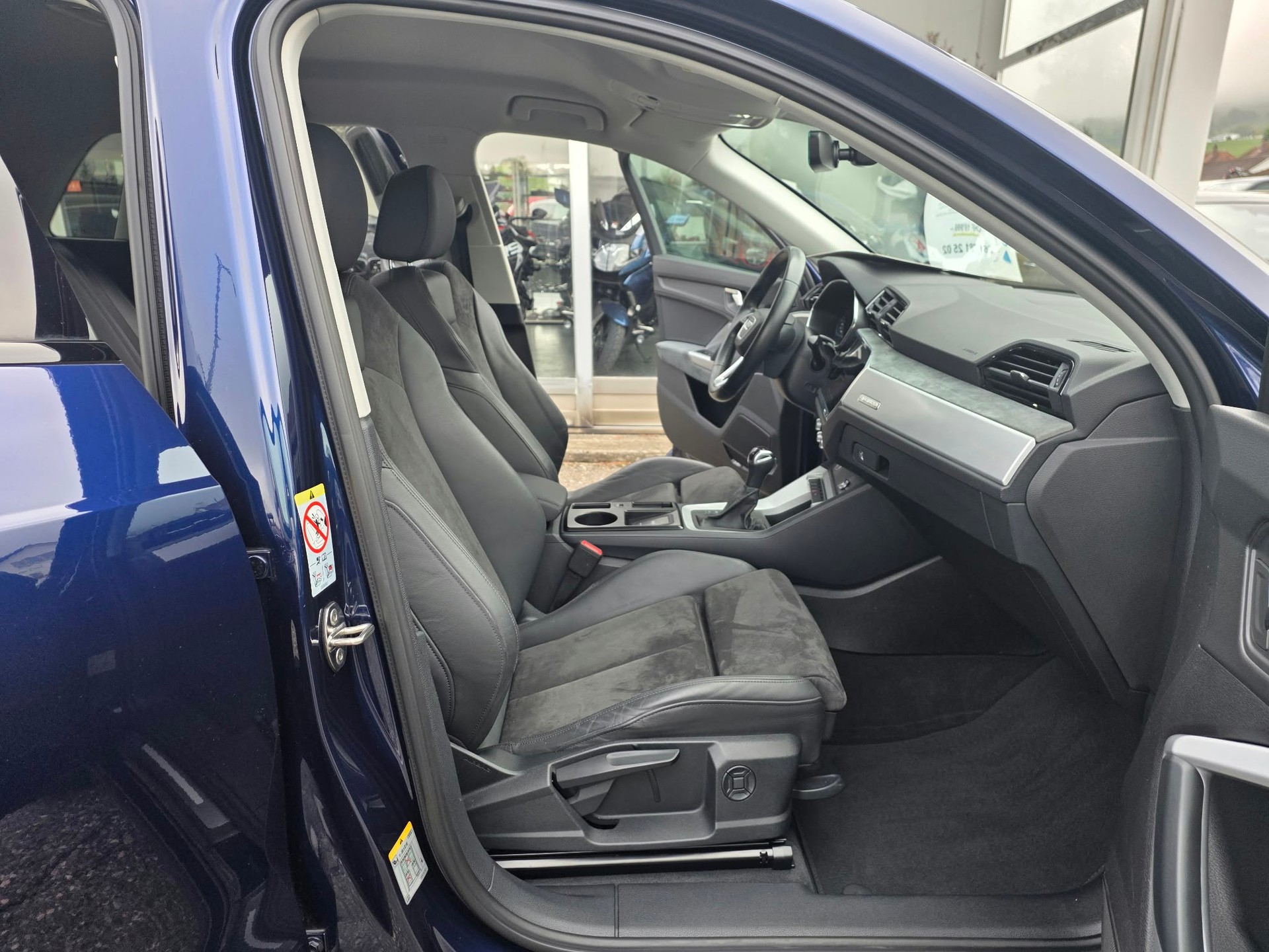 AUDI Q3 35 TDI advanced quattro S-tronic-image-13
