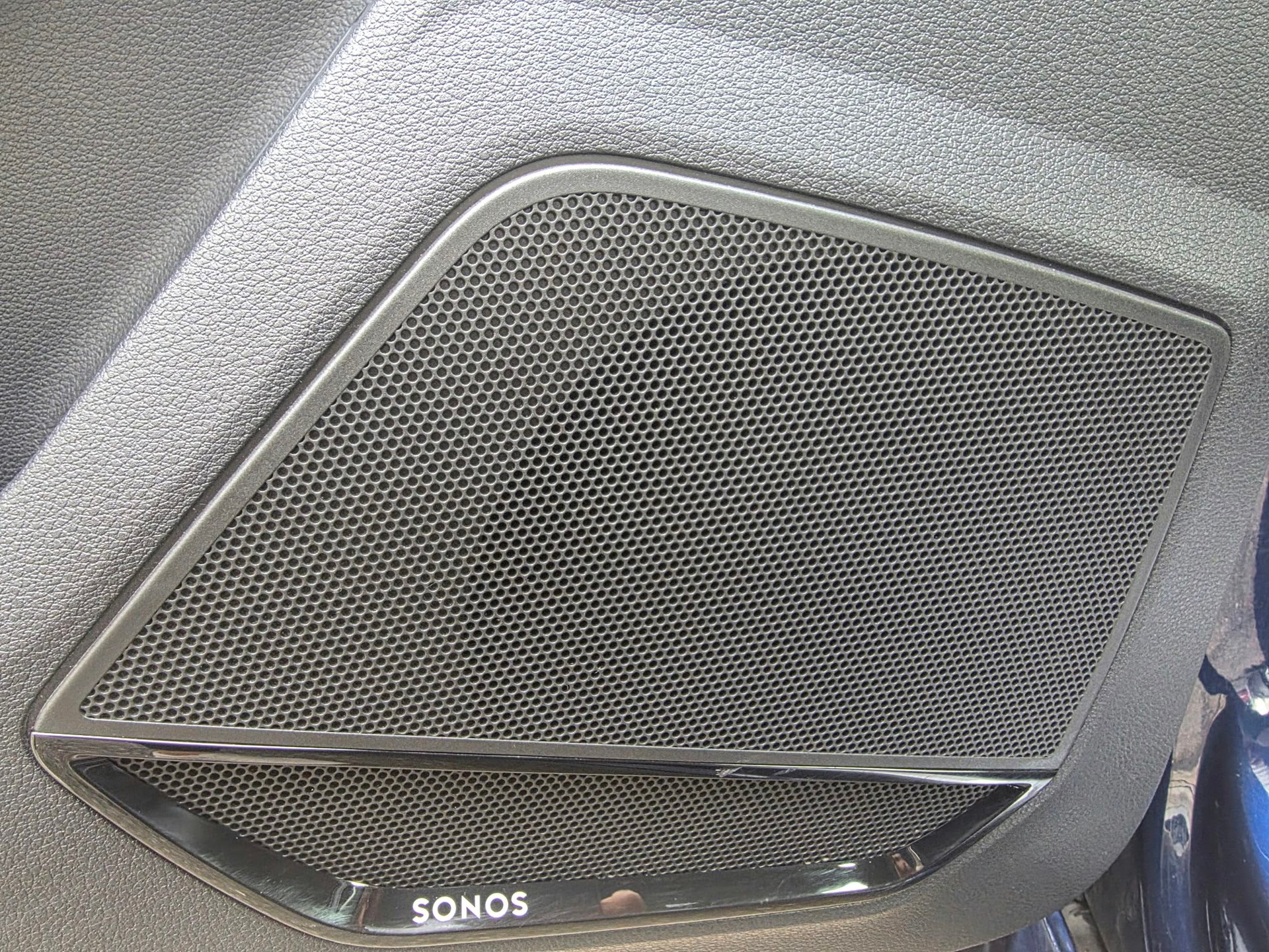 AUDI Q3 35 TDI advanced quattro S-tronic-image-28