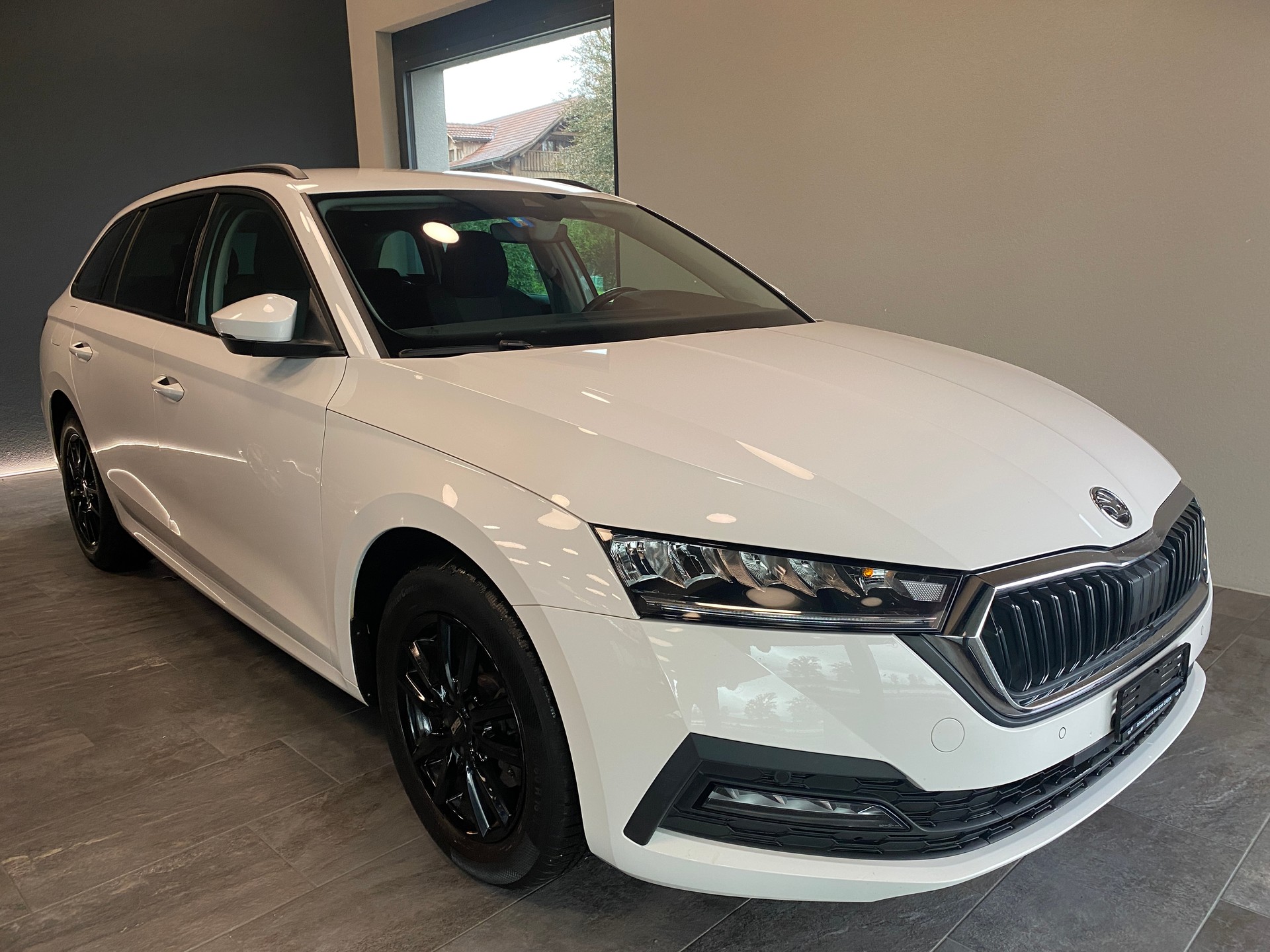 SKODA Octavia Combi 2.0 TDI DSG Ambition-image-2