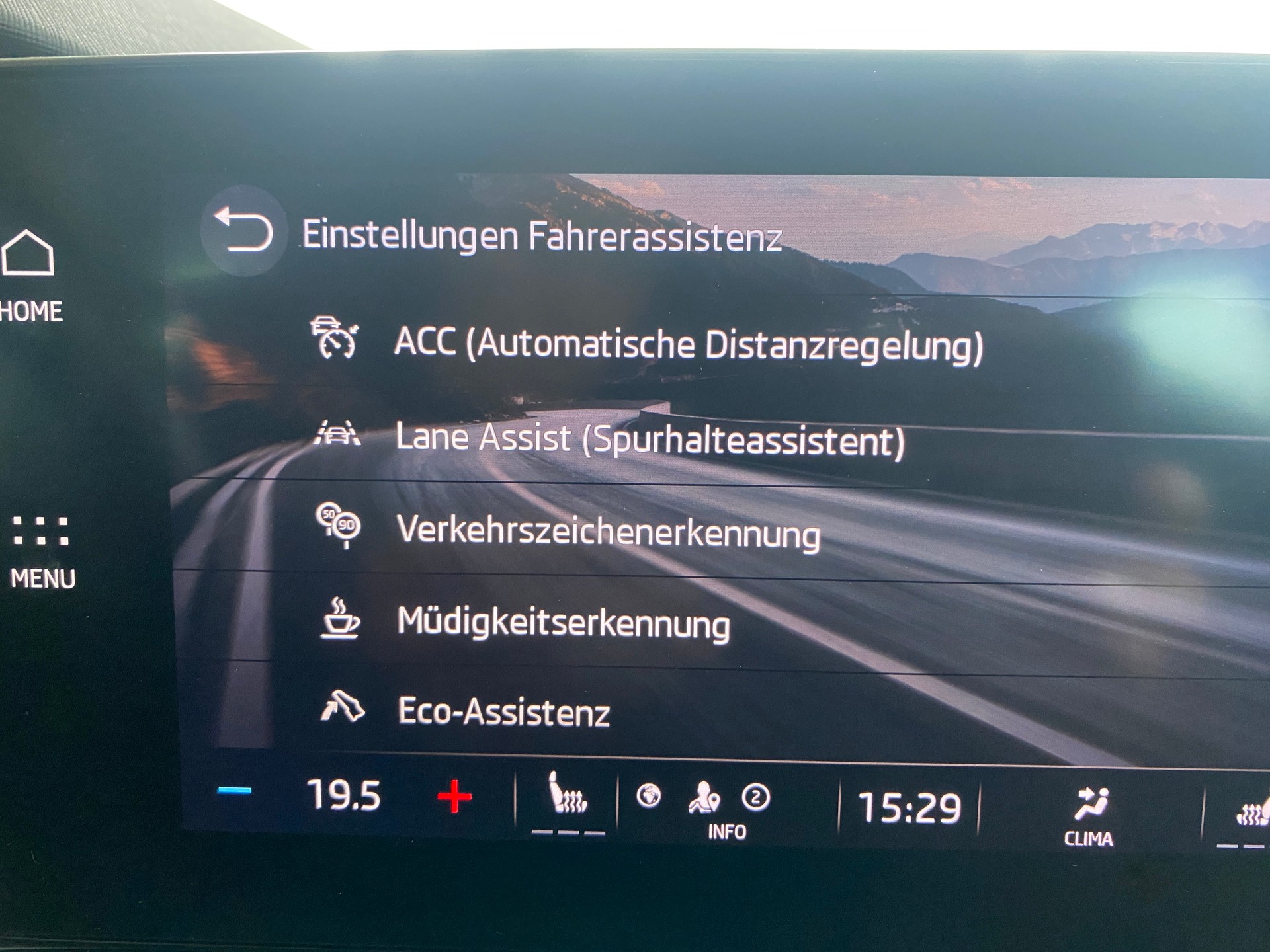 SKODA Octavia Combi 2.0 TDI DSG Ambition-image-15
