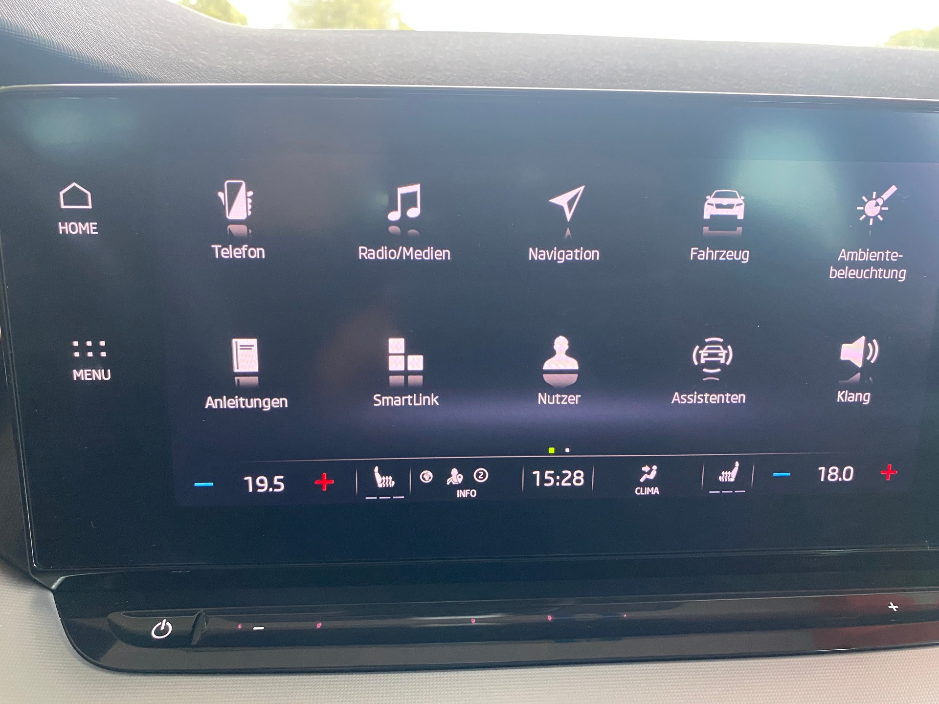 SKODA Octavia Combi 2.0 TDI DSG Ambition-image-14