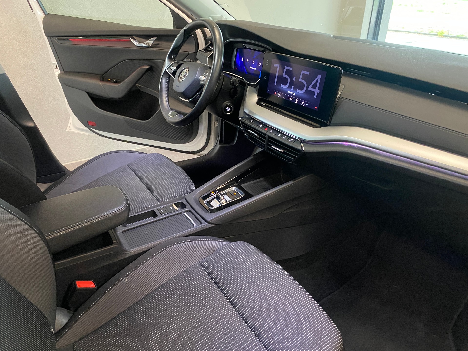 SKODA Octavia Combi 2.0 TDI DSG Ambition-image-6