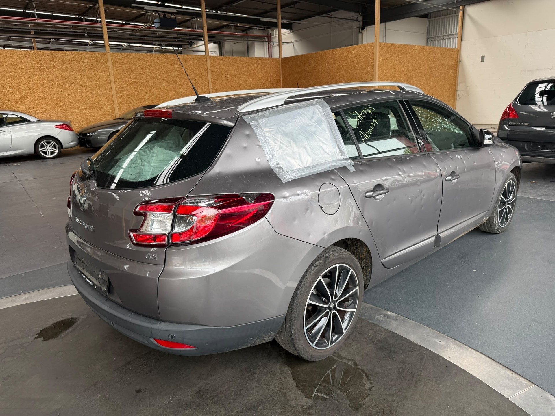 RENAULT Mégane Grandtour 1.5 dCi Bose EDC-image-4