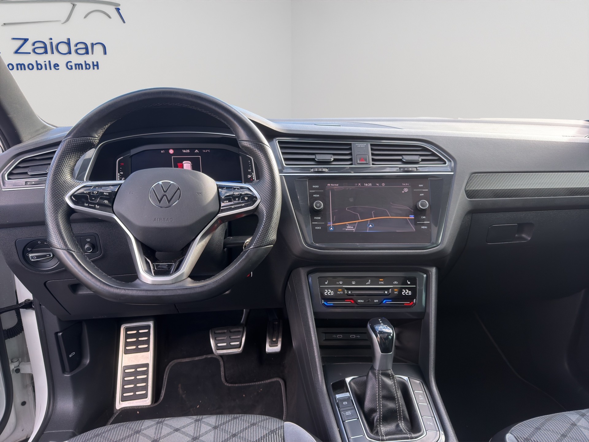 VW Tiguan 2.0 TDI SCR R-Line 4Motion DSG-image-11
