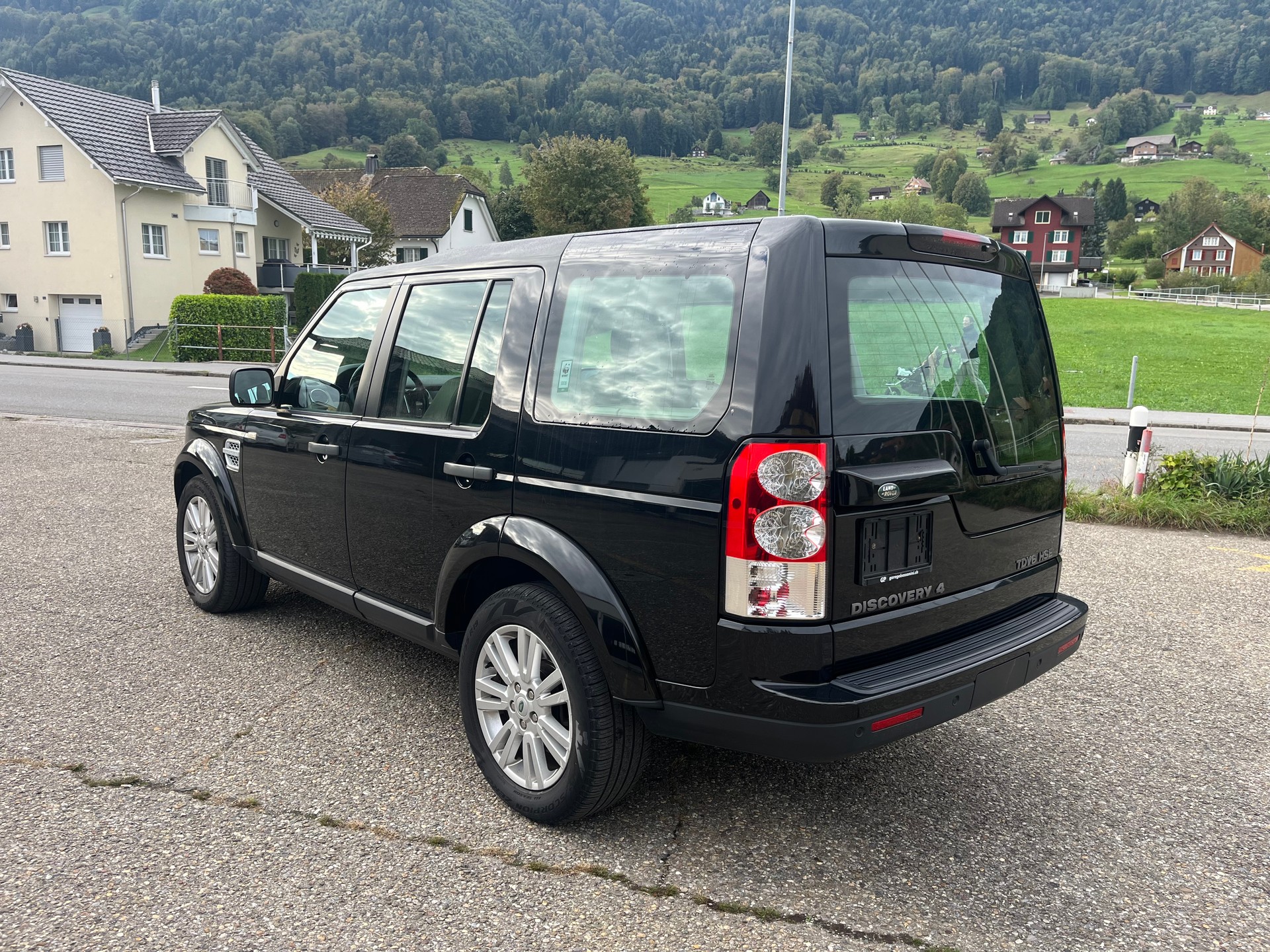LAND ROVER Discovery 3.0 TDV6 S Automatic-image-5