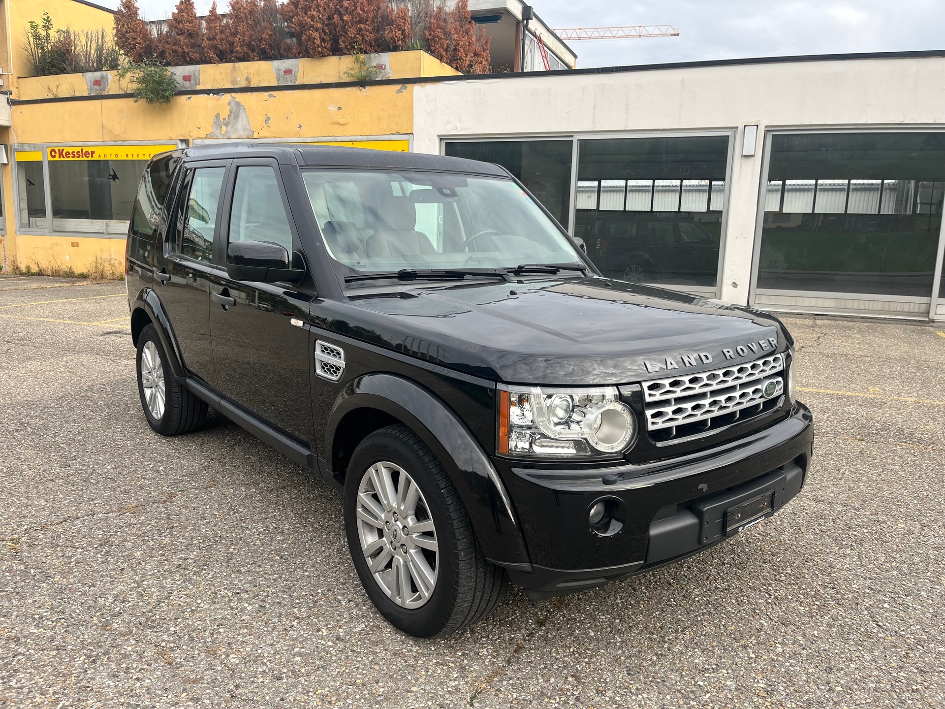 LAND ROVER Discovery 3.0 TDV6 S Automatic-image-1