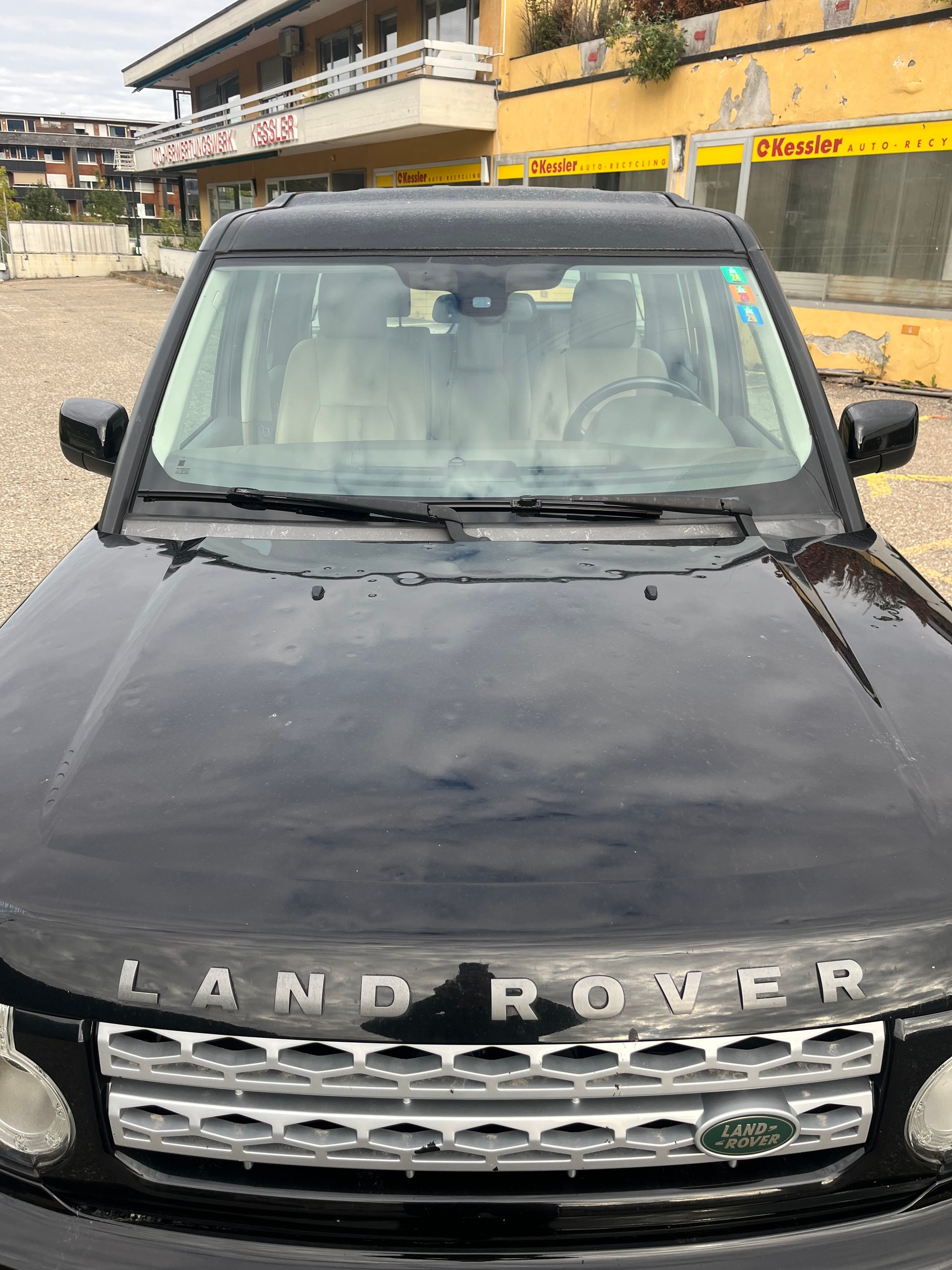LAND ROVER Discovery 3.0 TDV6 S Automatic-image-3