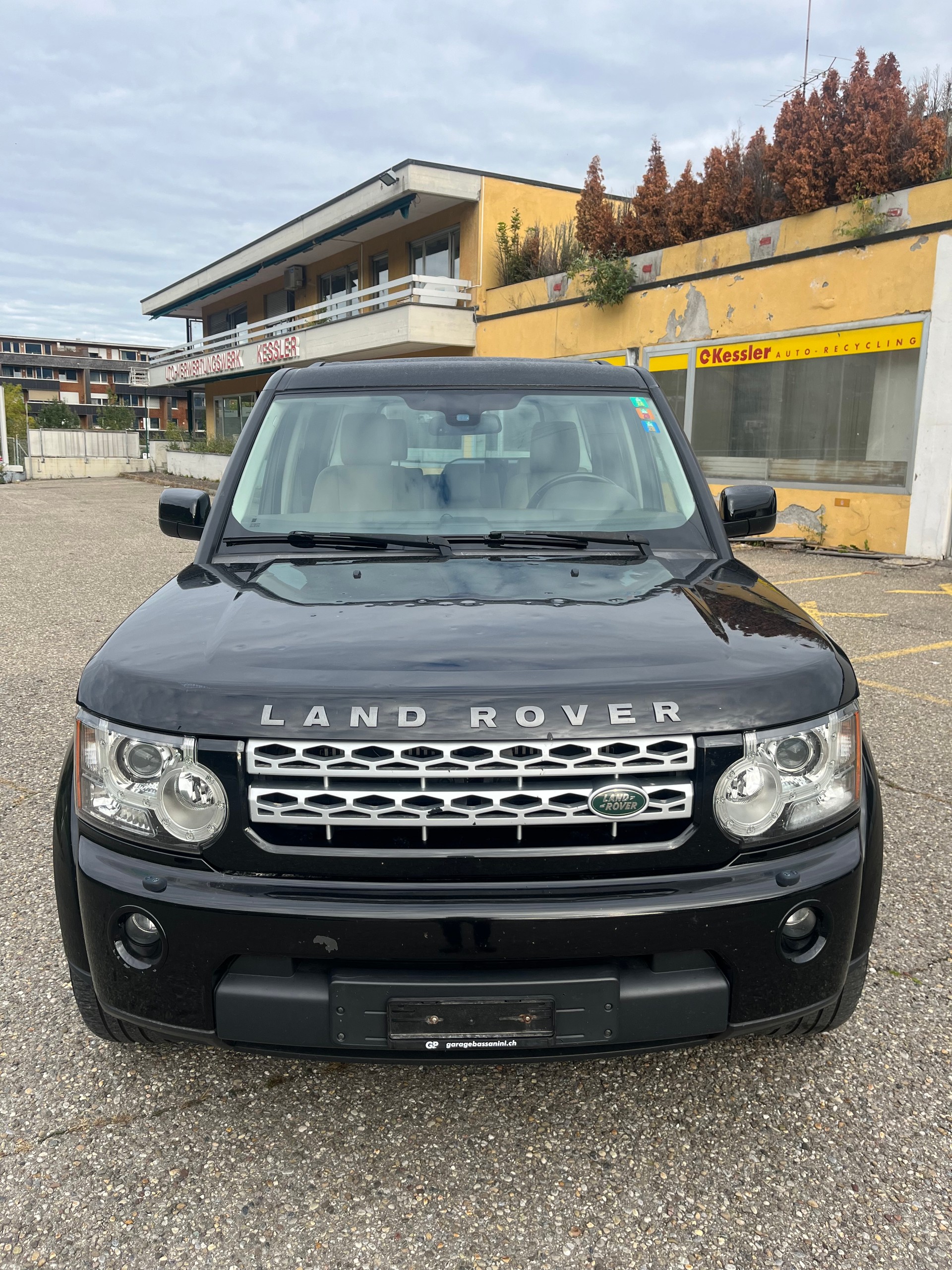 LAND ROVER Discovery 3.0 TDV6 S Automatic-image-2