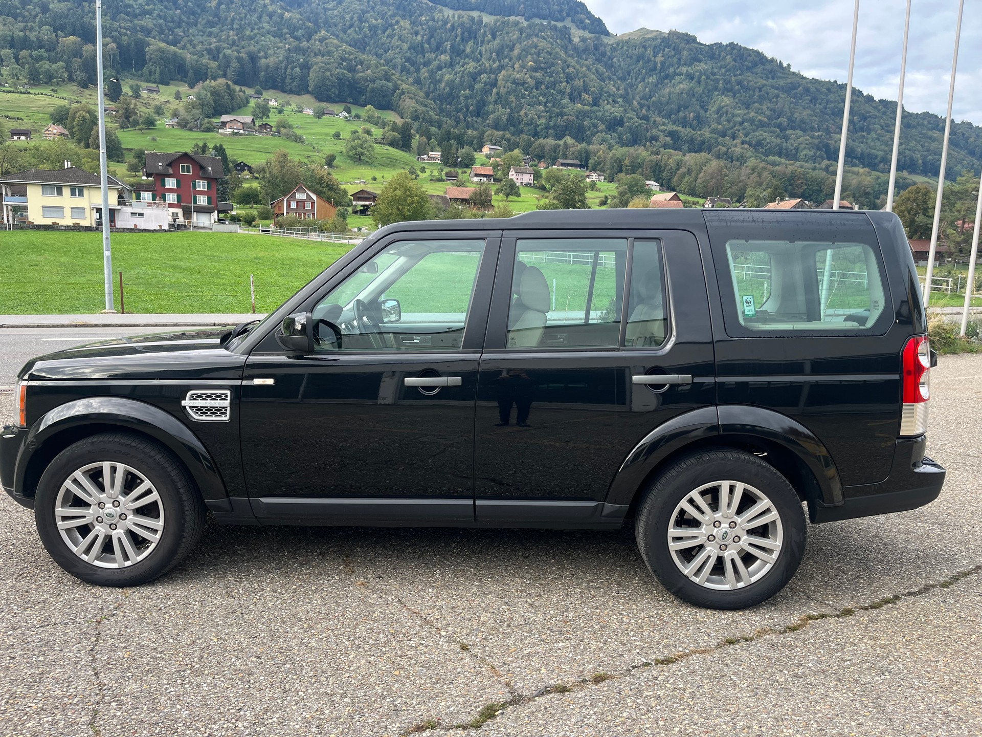 LAND ROVER Discovery 3.0 TDV6 S Automatic-image-7