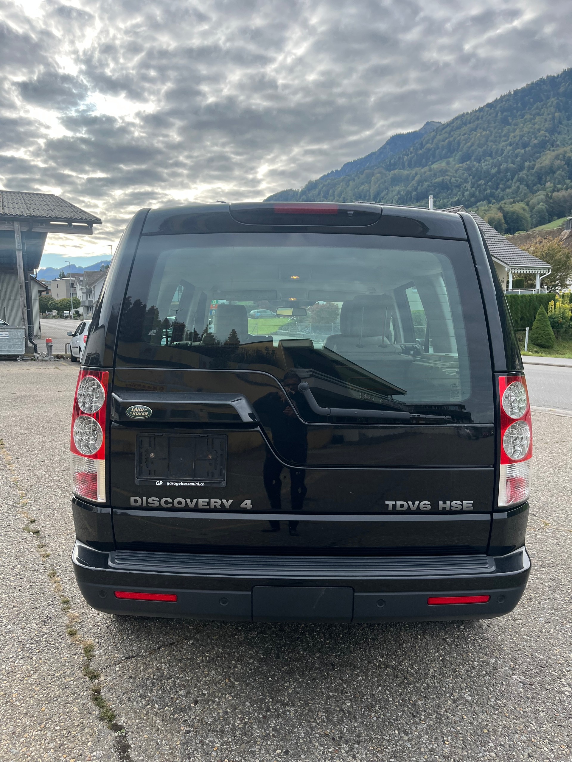 LAND ROVER Discovery 3.0 TDV6 S Automatic-image-8