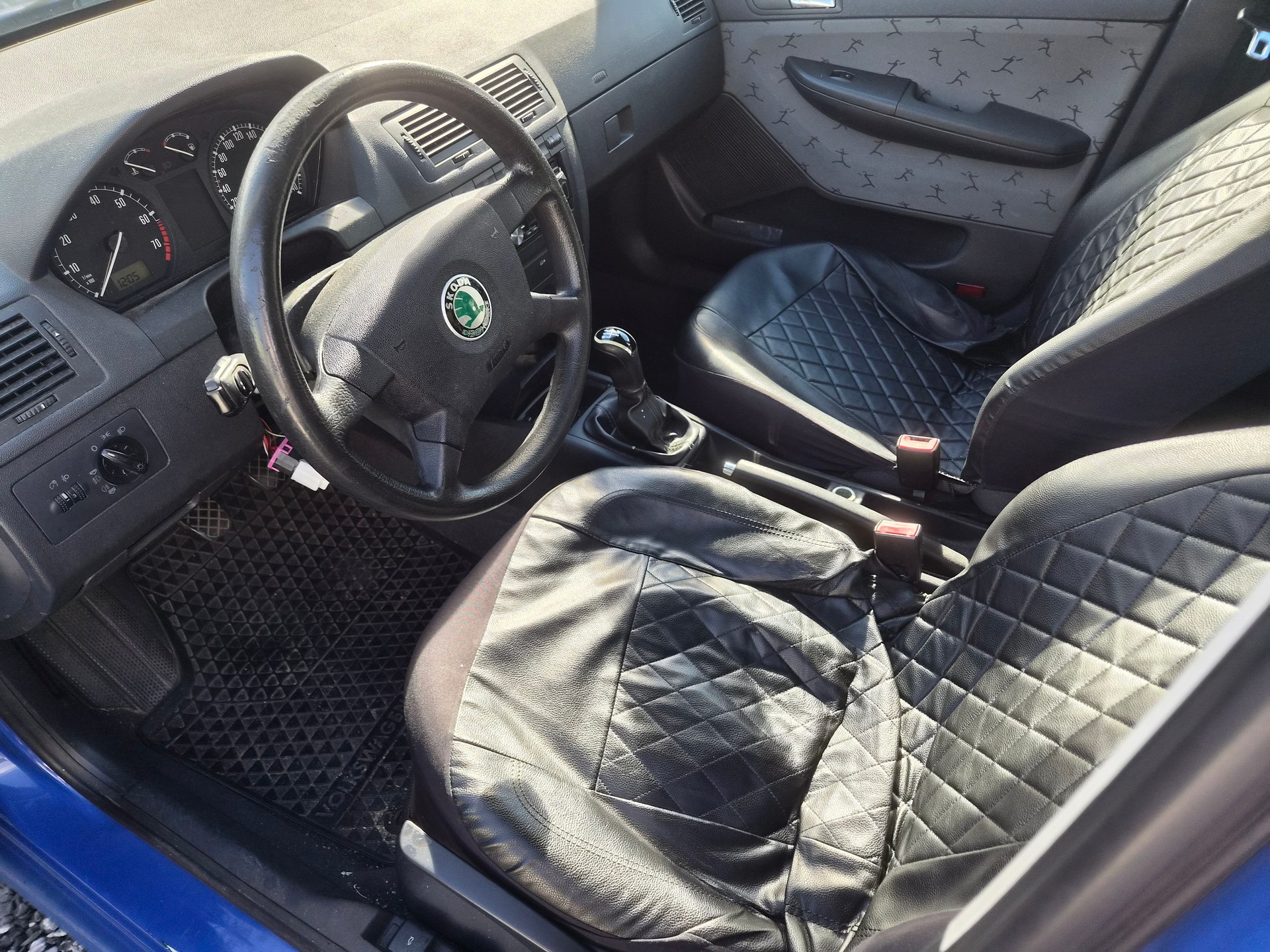 SKODA Fabia 1.4 16V Comfort-image-11
