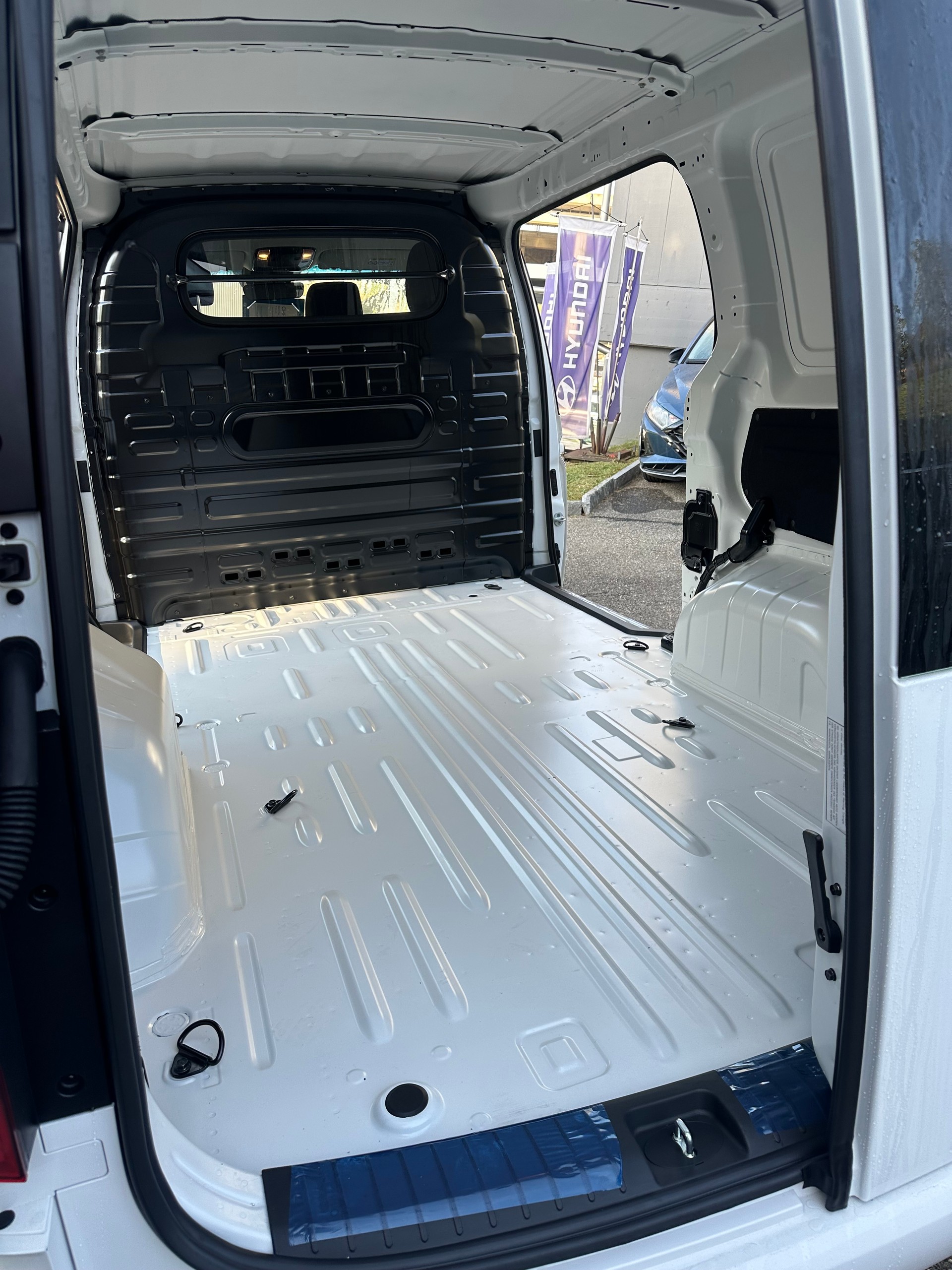 HYUNDAI Staria 84 kWh Amplia (Cargo)-image-4