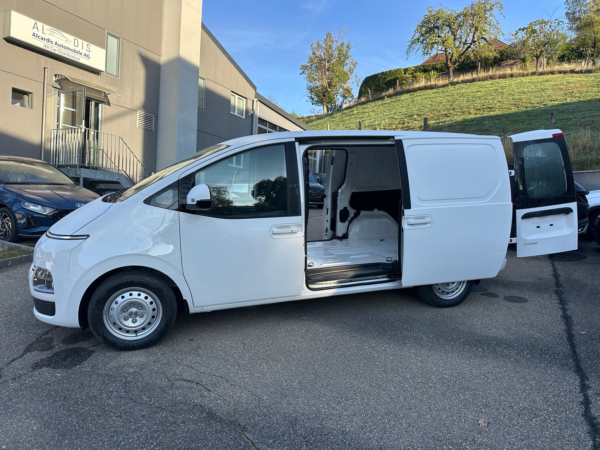 HYUNDAI Staria 84 kWh Amplia (Cargo)-image-1