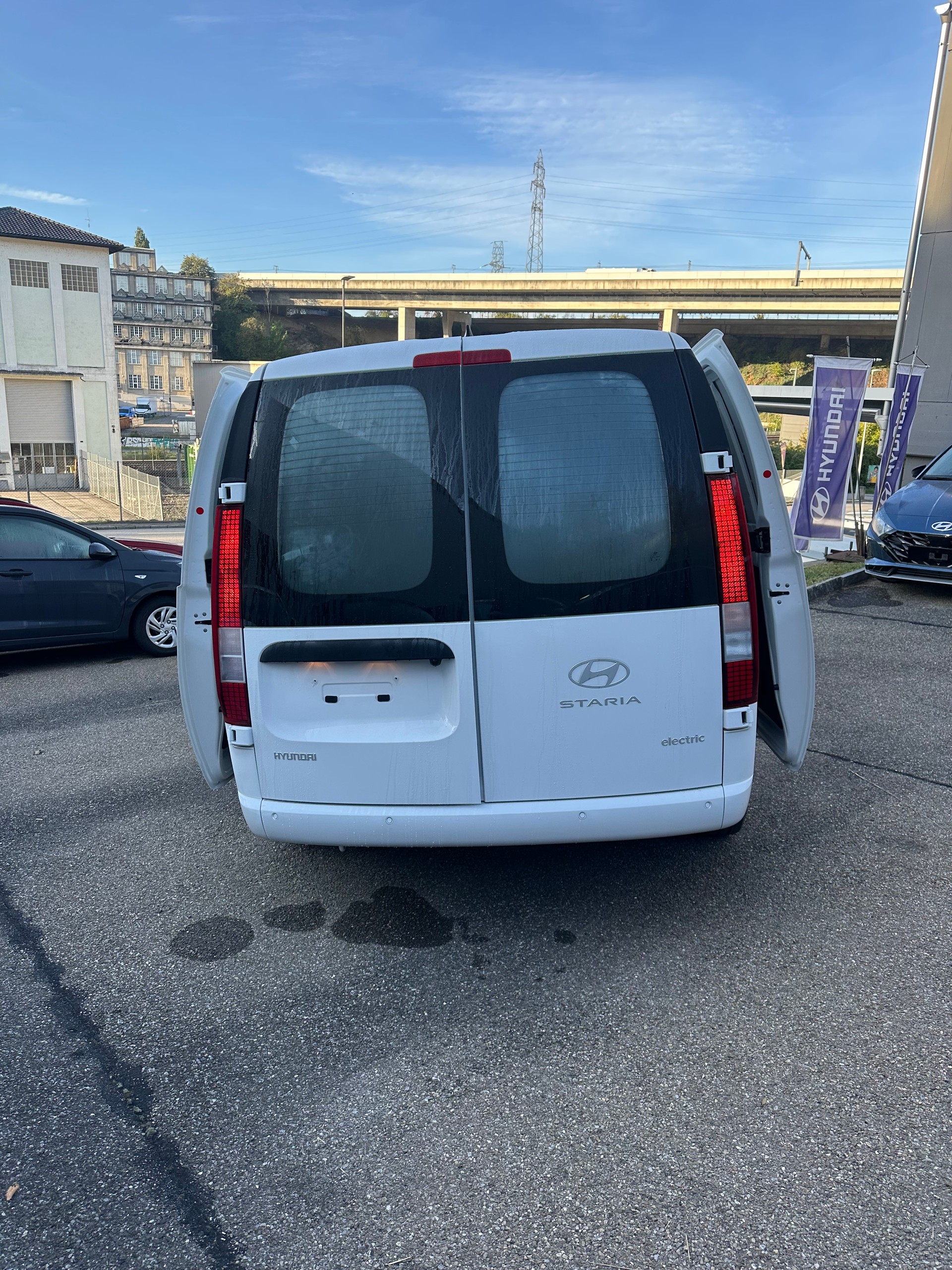 HYUNDAI Staria 84 kWh Amplia (Cargo)-image-2