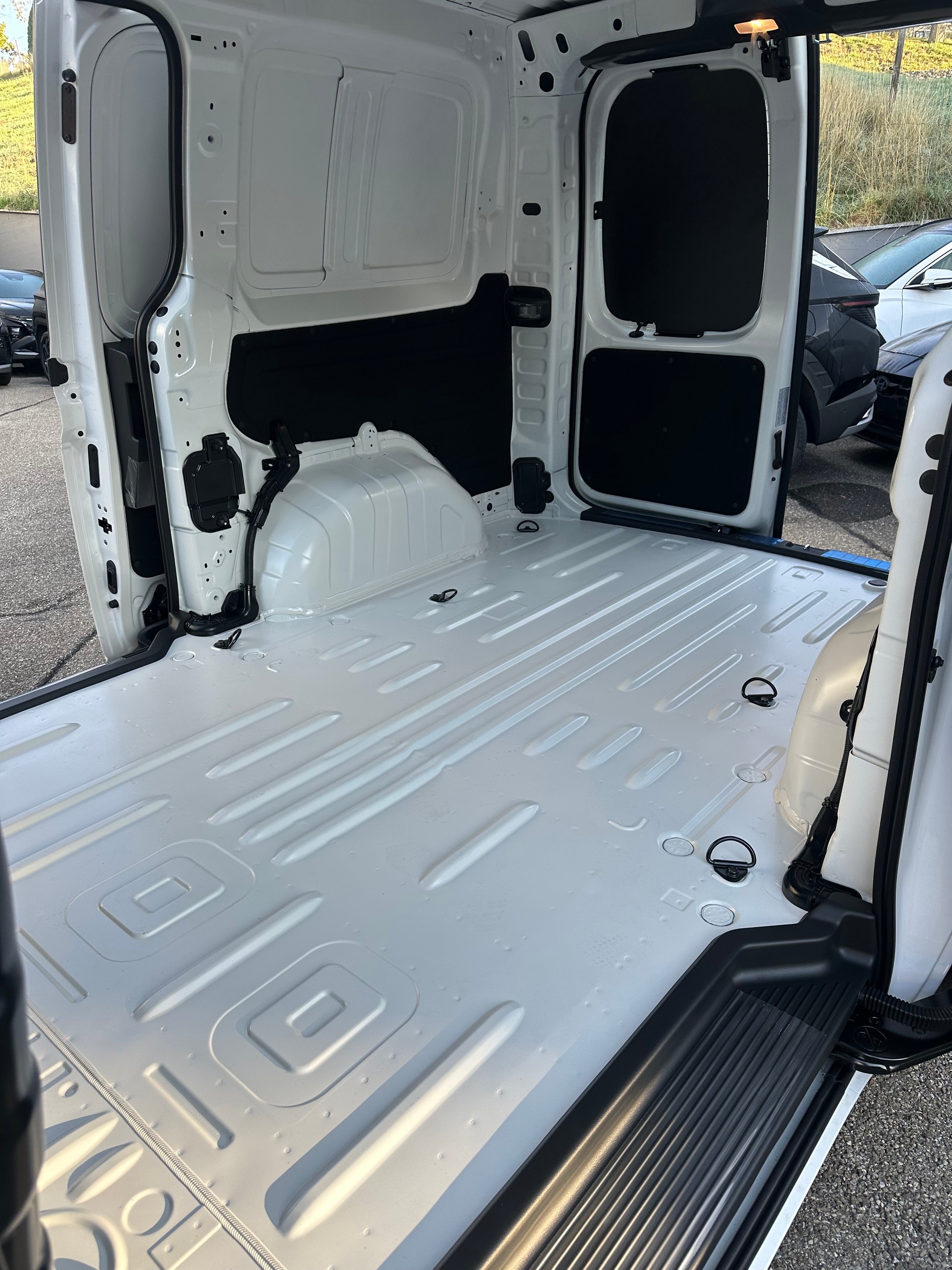 HYUNDAI Staria 84 kWh Amplia (Cargo)-image-5