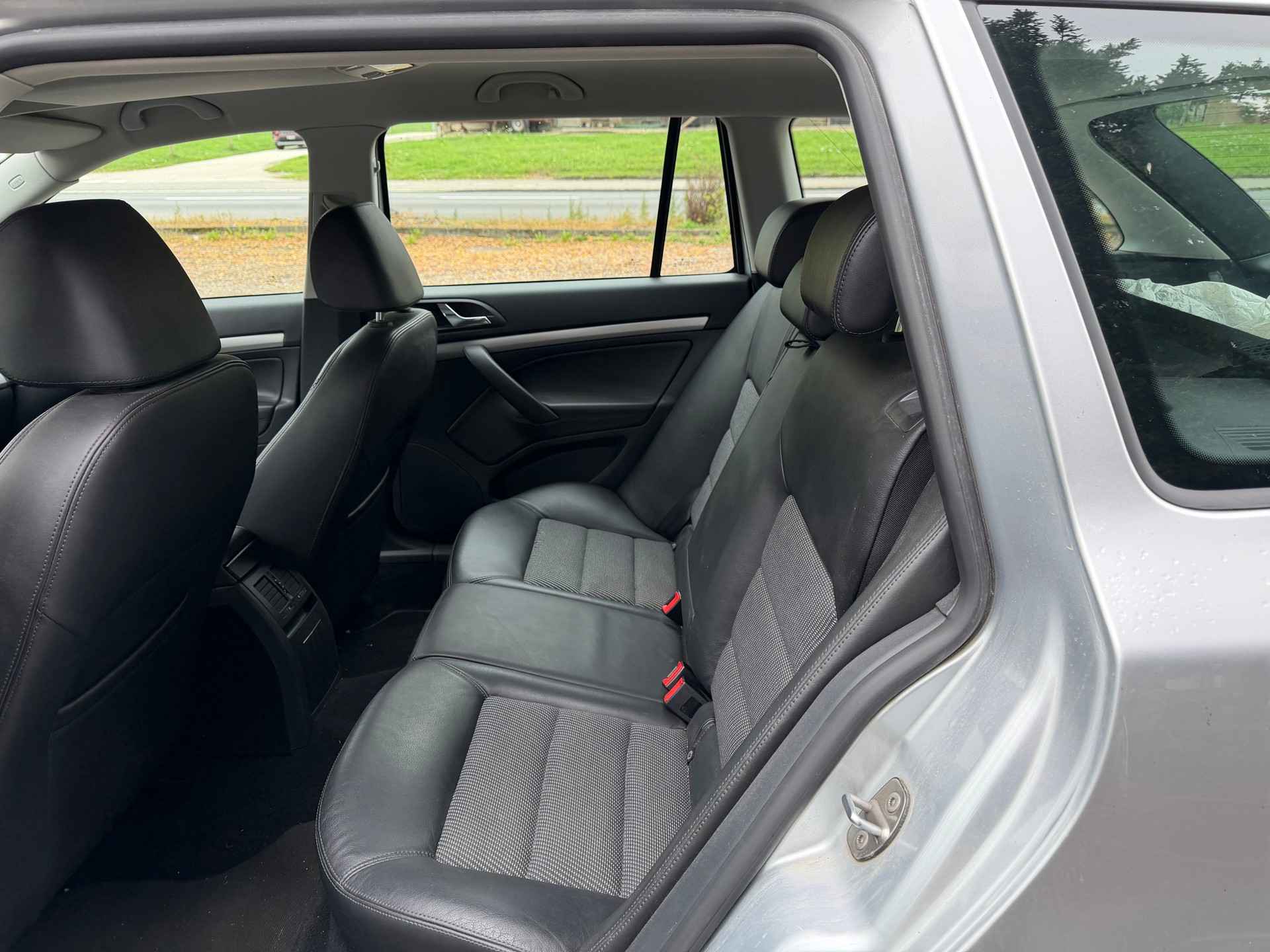 SKODA Octavia Combi 2.0 TDI Laurin & Klement 4x4-image-8