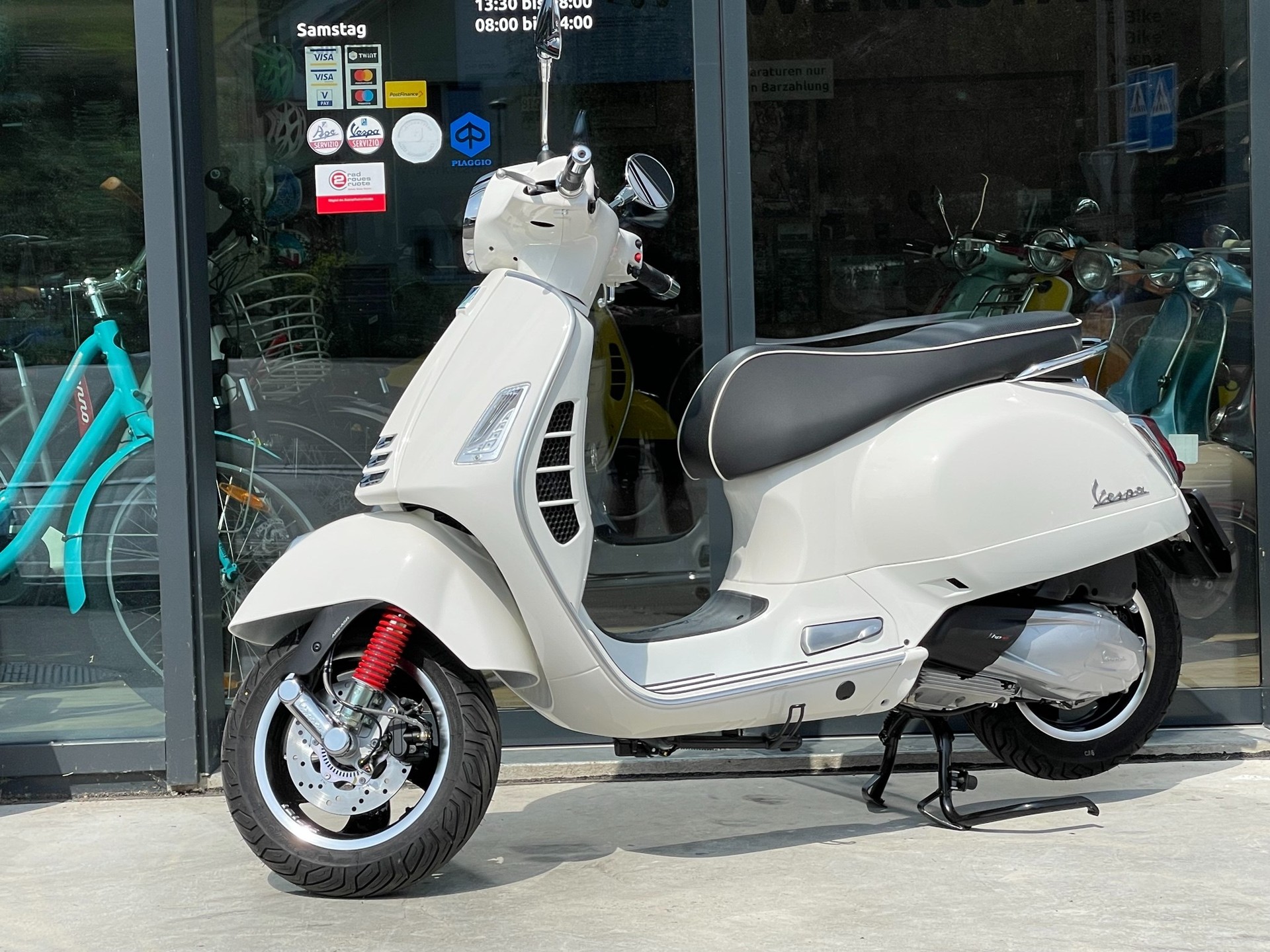 PIAGGIO Vespa GTS 300 HPE Super ABS/ASR-image-12