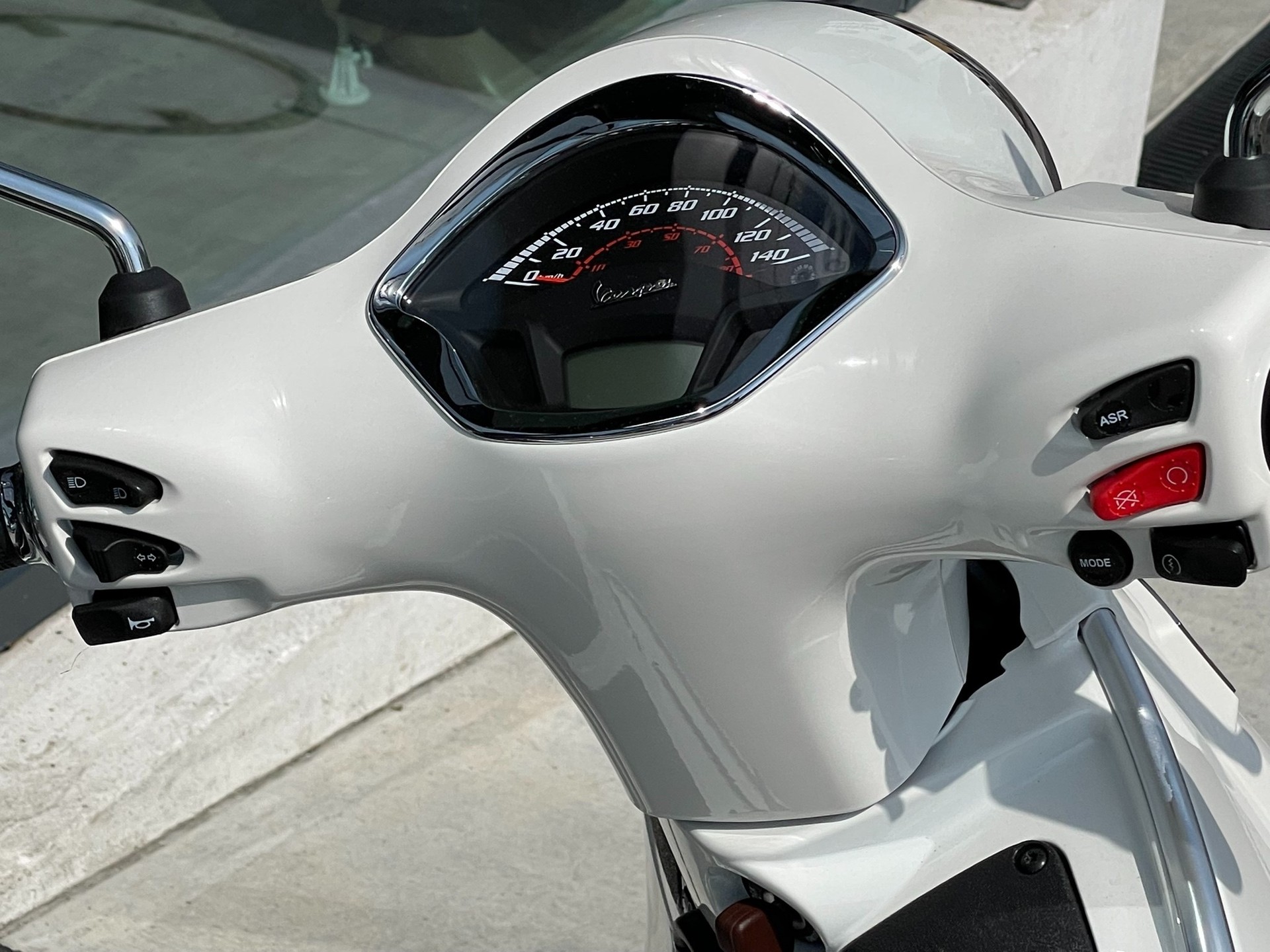 PIAGGIO Vespa GTS 300 HPE Super ABS/ASR-image-13