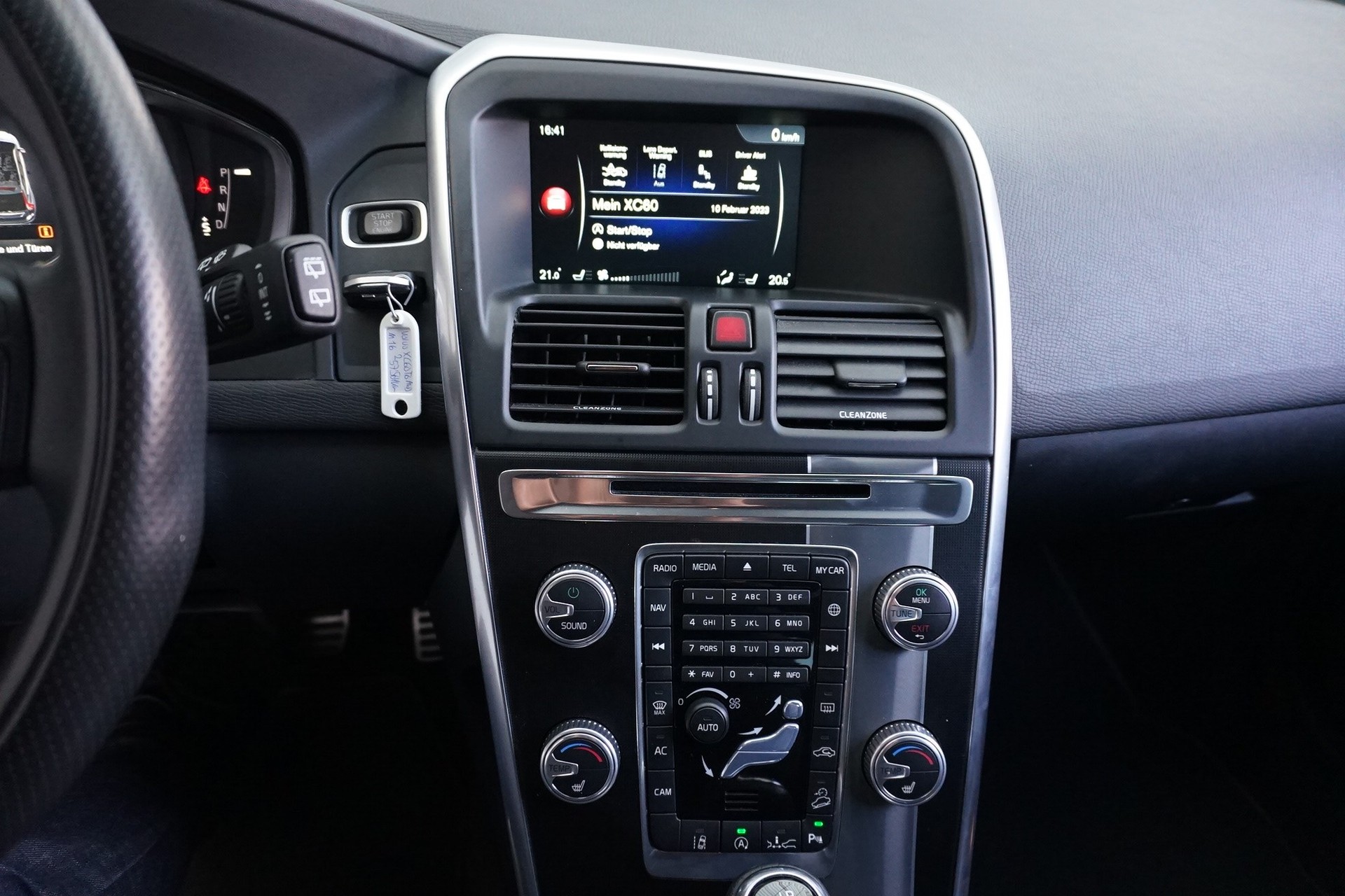 VOLVO XC60 T6 AWD Momentum R-Design Geartronic-image-12