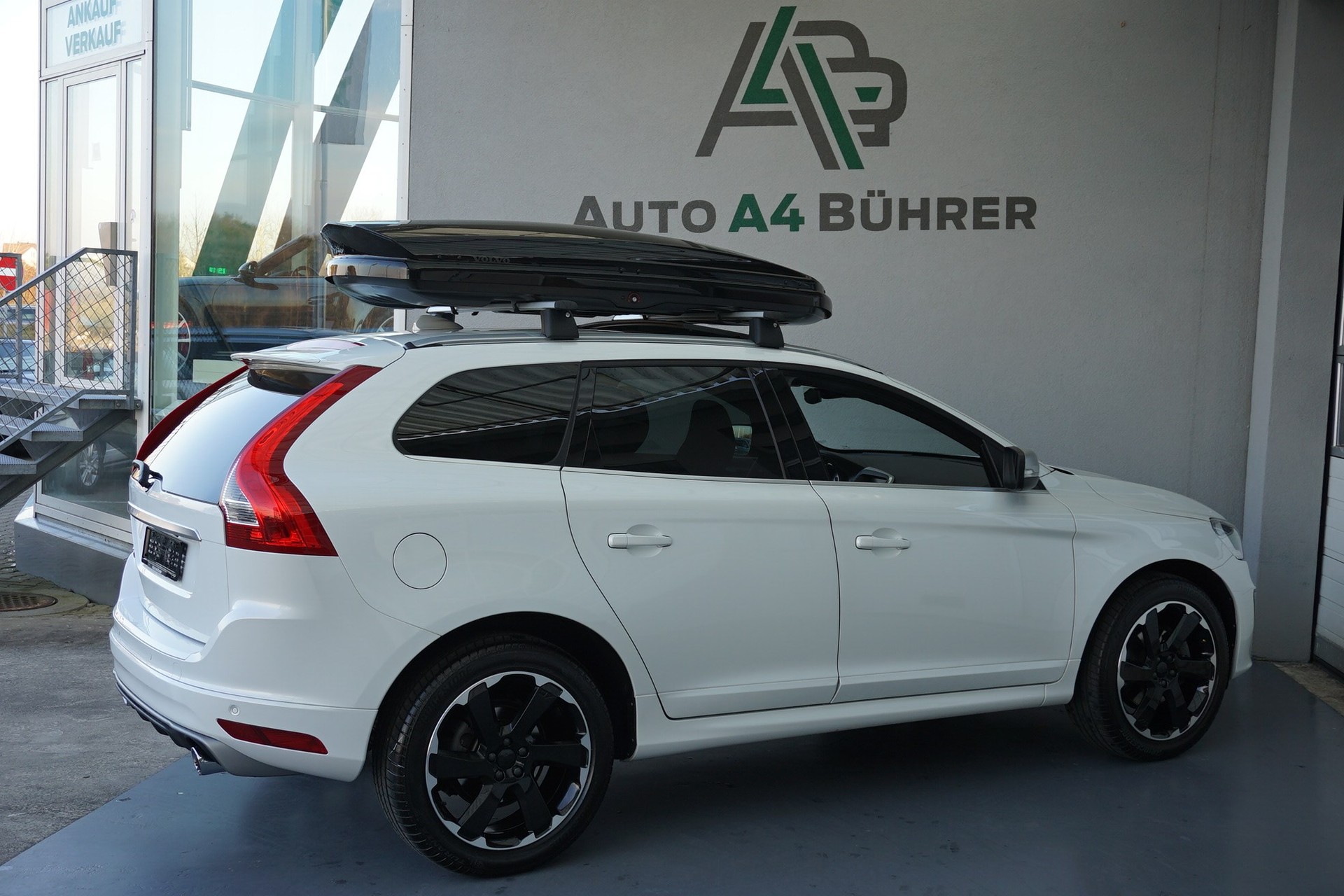 VOLVO XC60 T6 AWD Momentum R-Design Geartronic-image-7