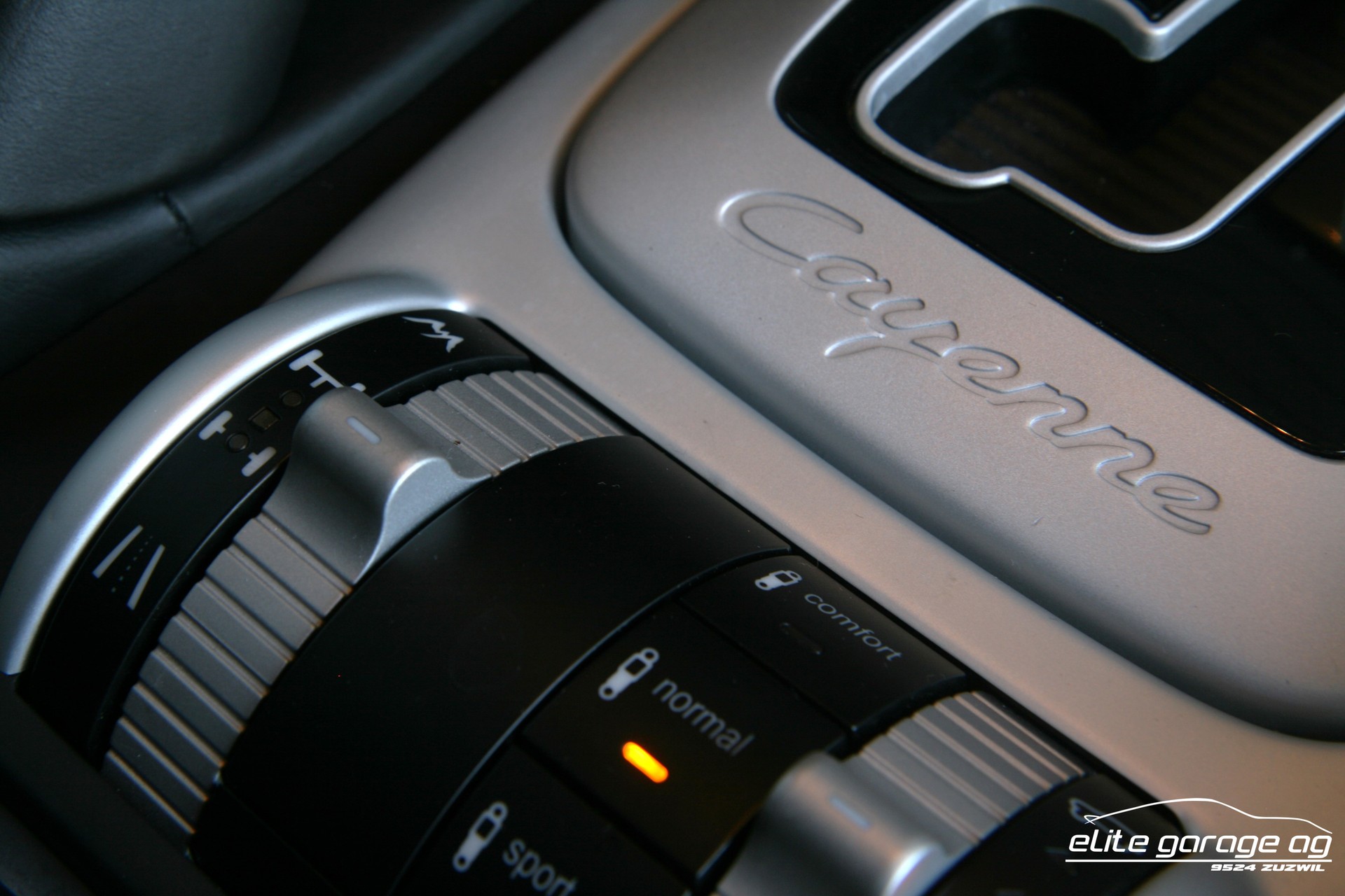 PORSCHE Cayenne Turbo-image-15