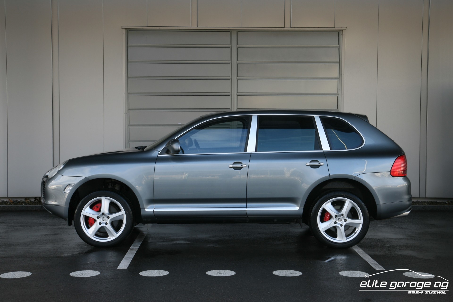 PORSCHE Cayenne Turbo-image-1