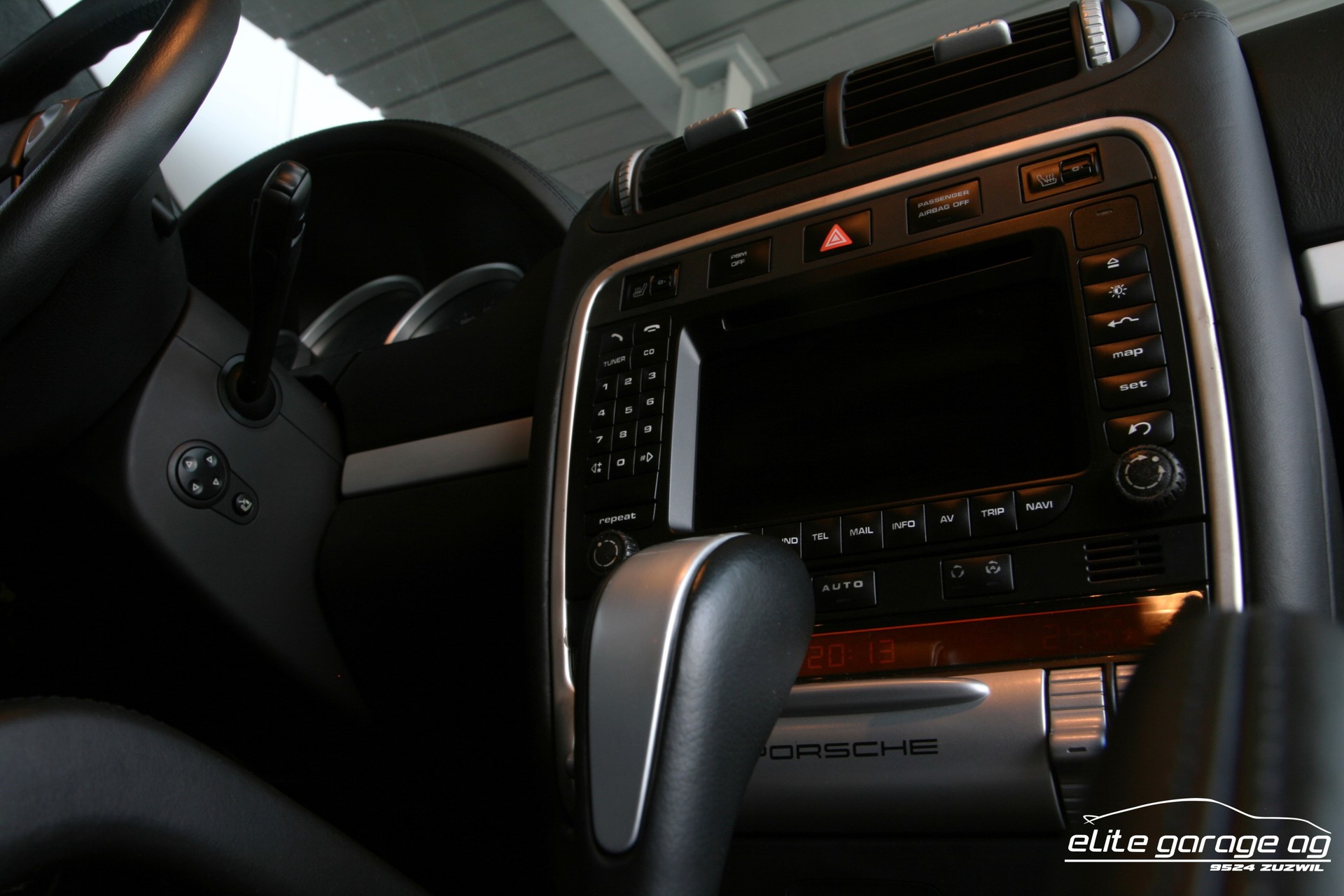 PORSCHE Cayenne Turbo-image-14