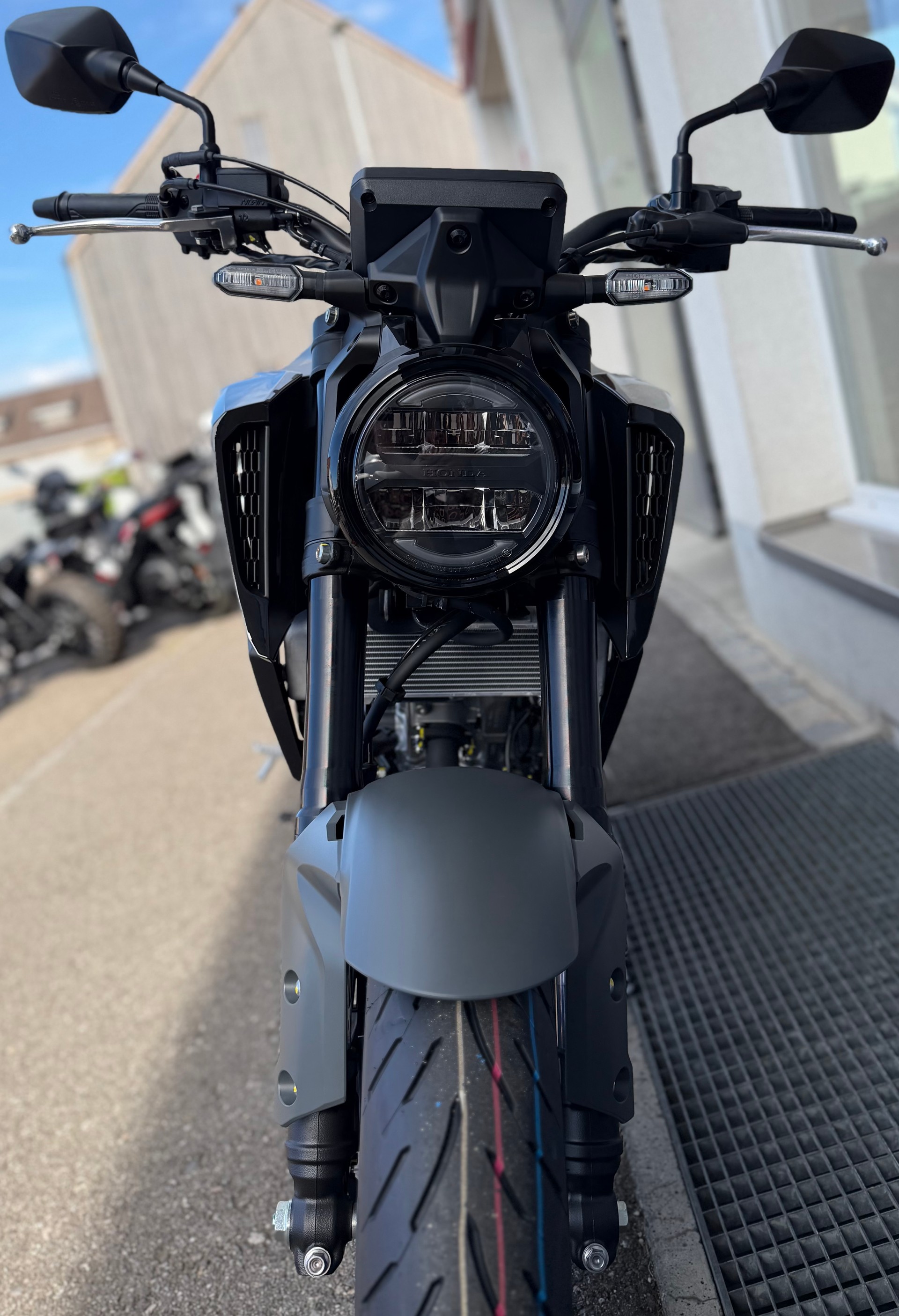 HONDA CB 125 R-showroom-element-1