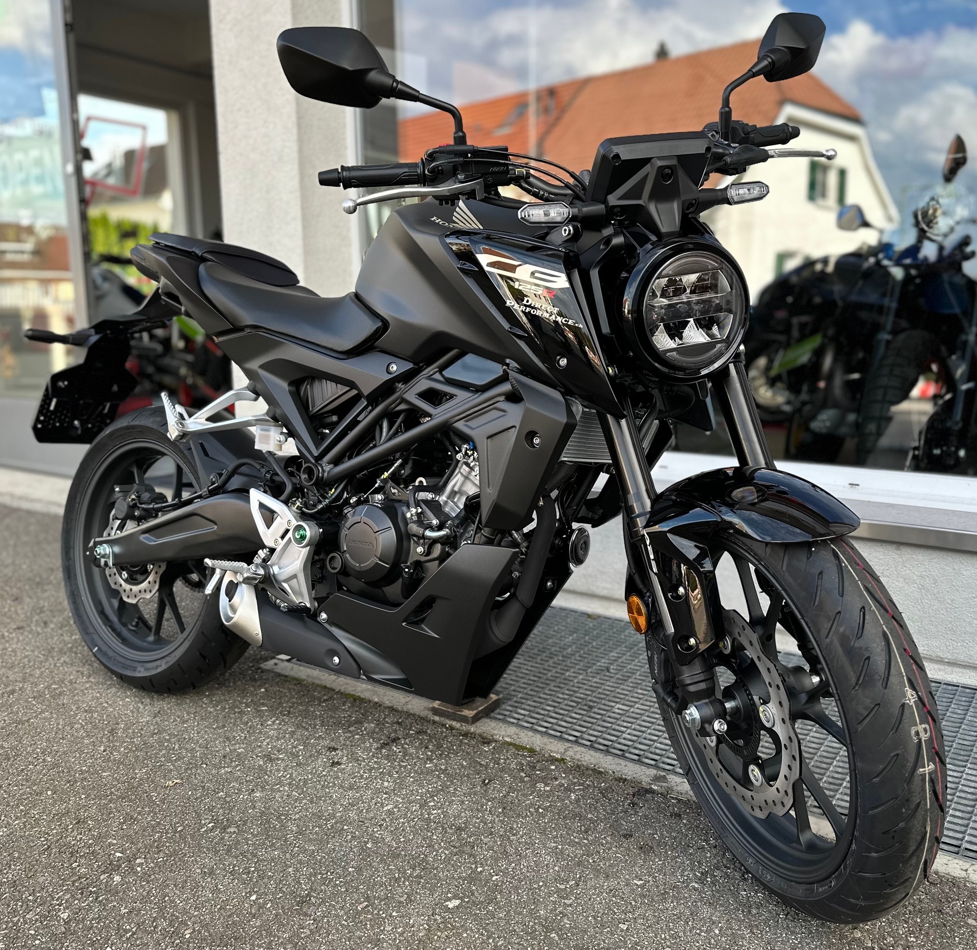 HONDA CB 125 R-showroom-element-2