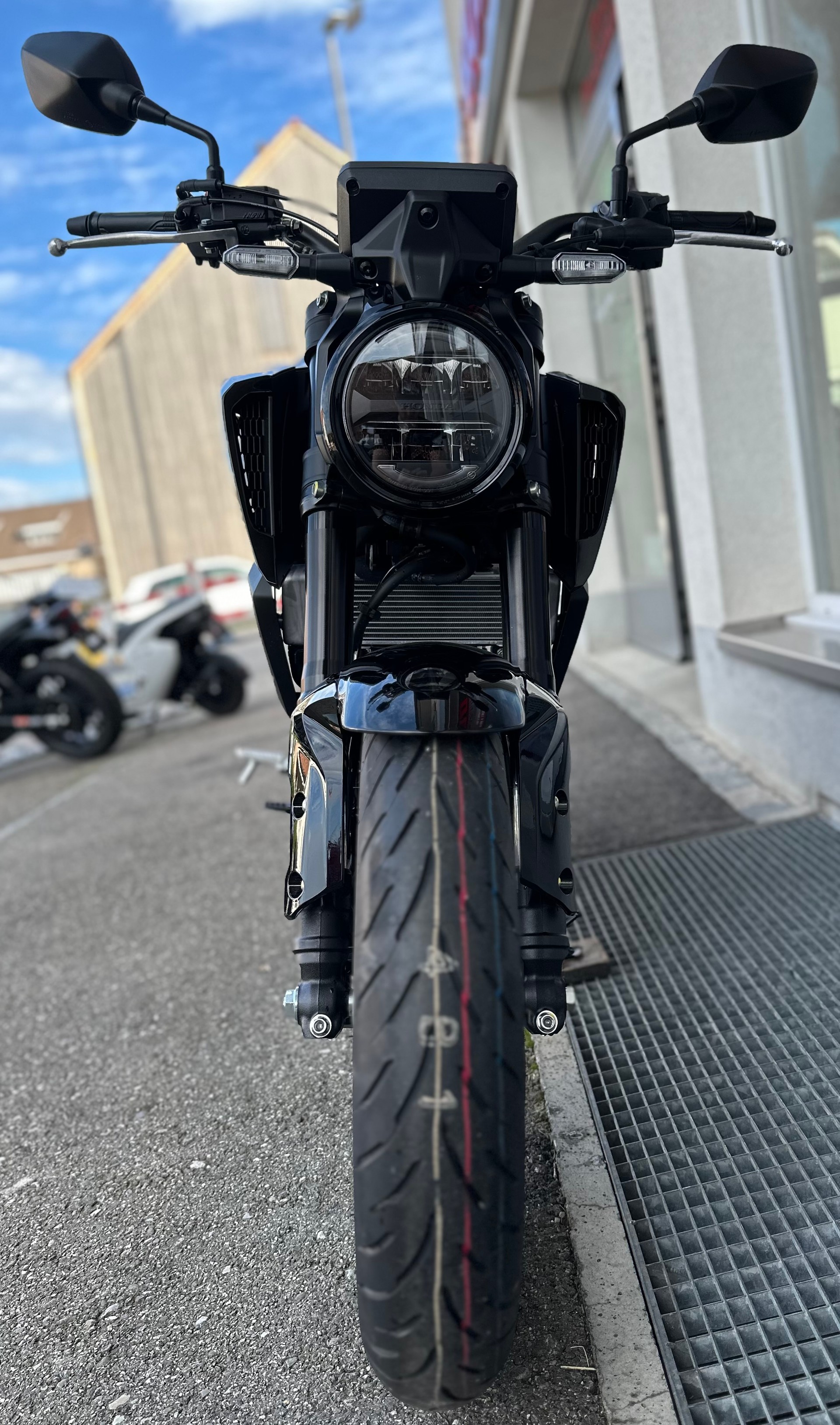HONDA CB 125 R-showroom-element-1