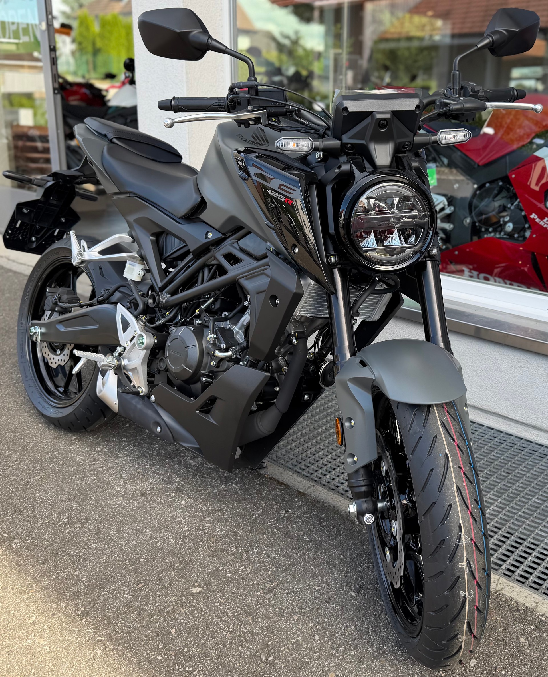 HONDA CB 125 R-showroom-element-2