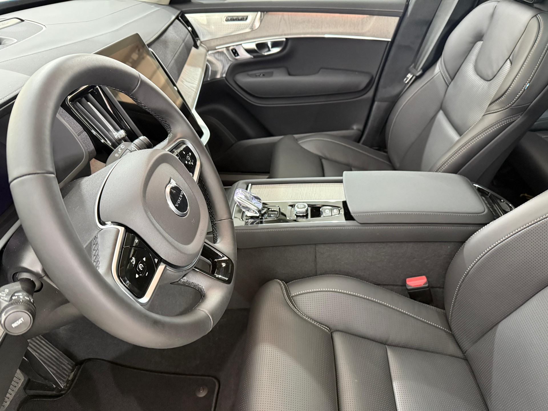 VOLVO XC90 2.0 T8 TE Ultra Bright eA-image-3