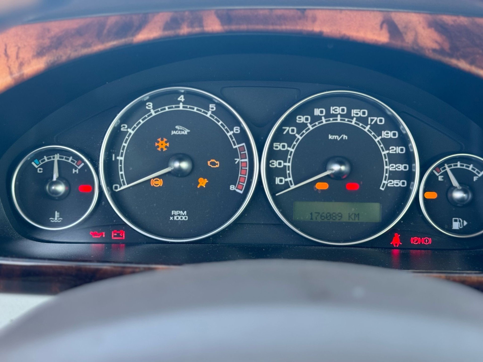 JAGUAR X-Type 2.5 V6 Traction4 Sovereign Anniv. Aut.-image-5