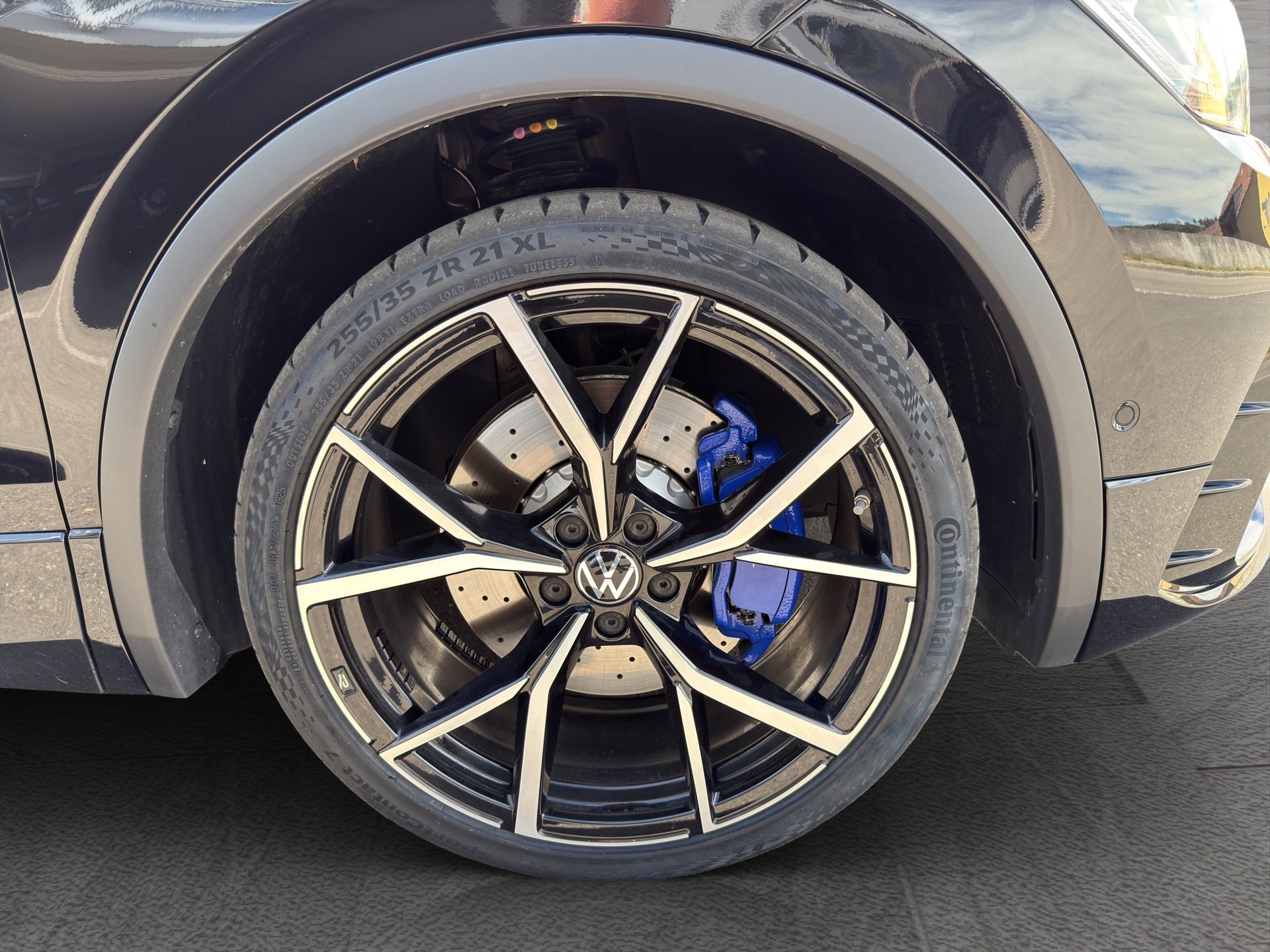 VW Tiguan 2.0TSI R 4Motion DSG-image-22