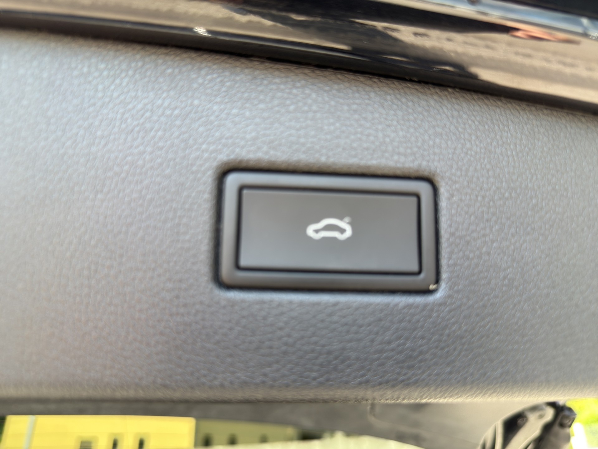 VW Tiguan 2.0TSI R 4Motion DSG-image-25