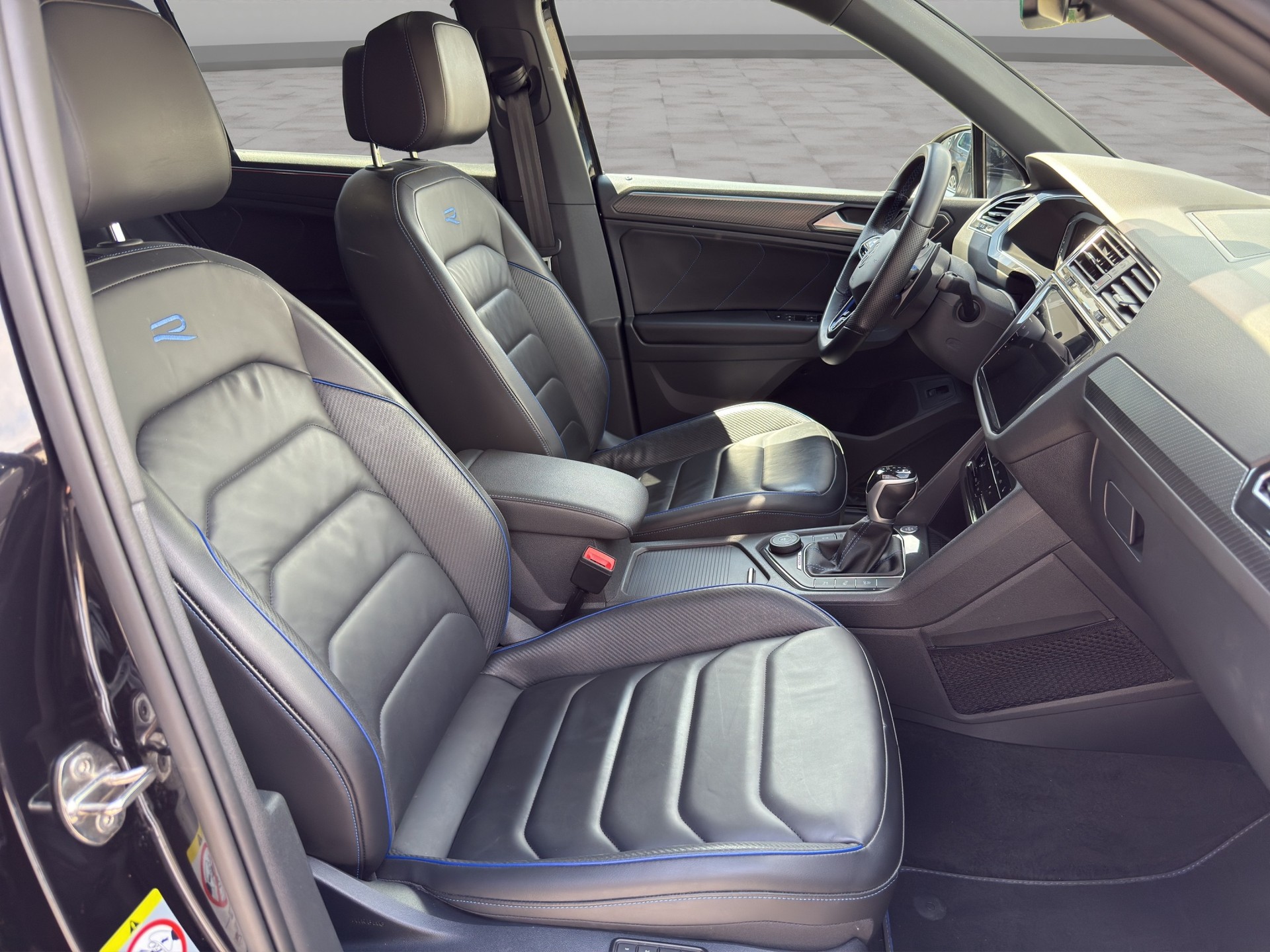 VW Tiguan 2.0TSI R 4Motion DSG-image-17