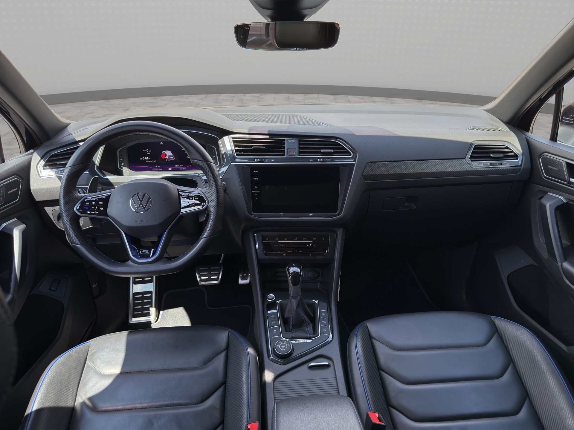 VW Tiguan 2.0TSI R 4Motion DSG-image-13