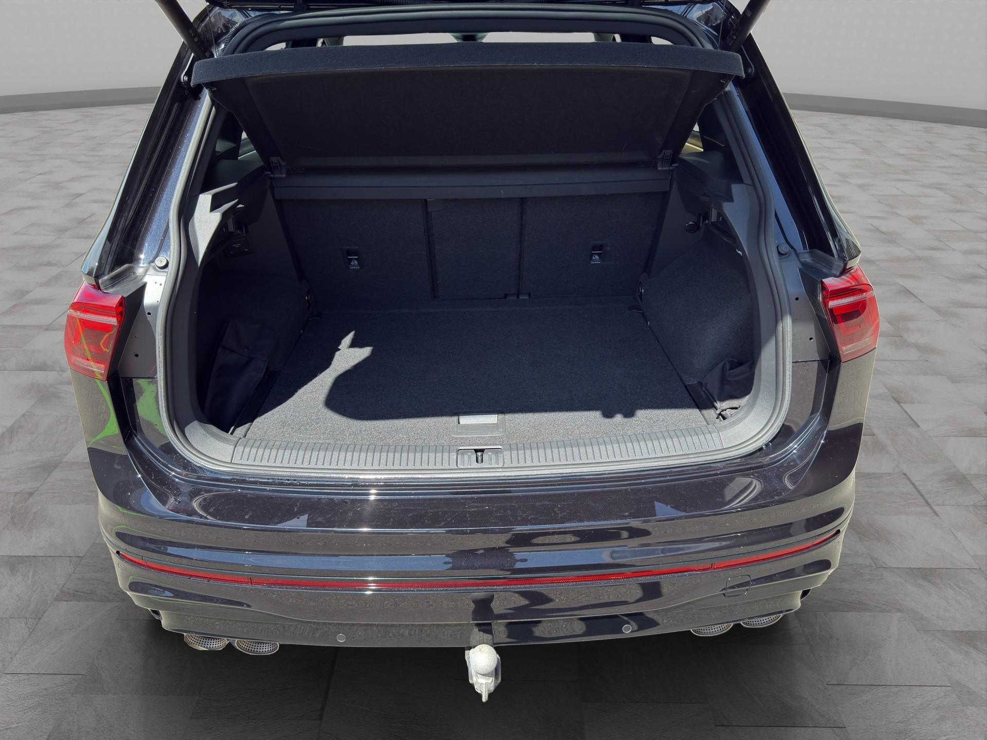 VW Tiguan 2.0TSI R 4Motion DSG-image-19