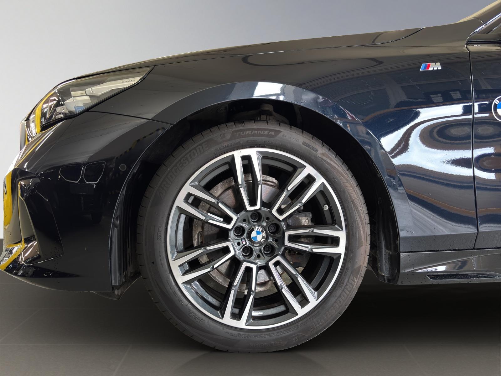 BMW 520d xDrive Touring-image-2